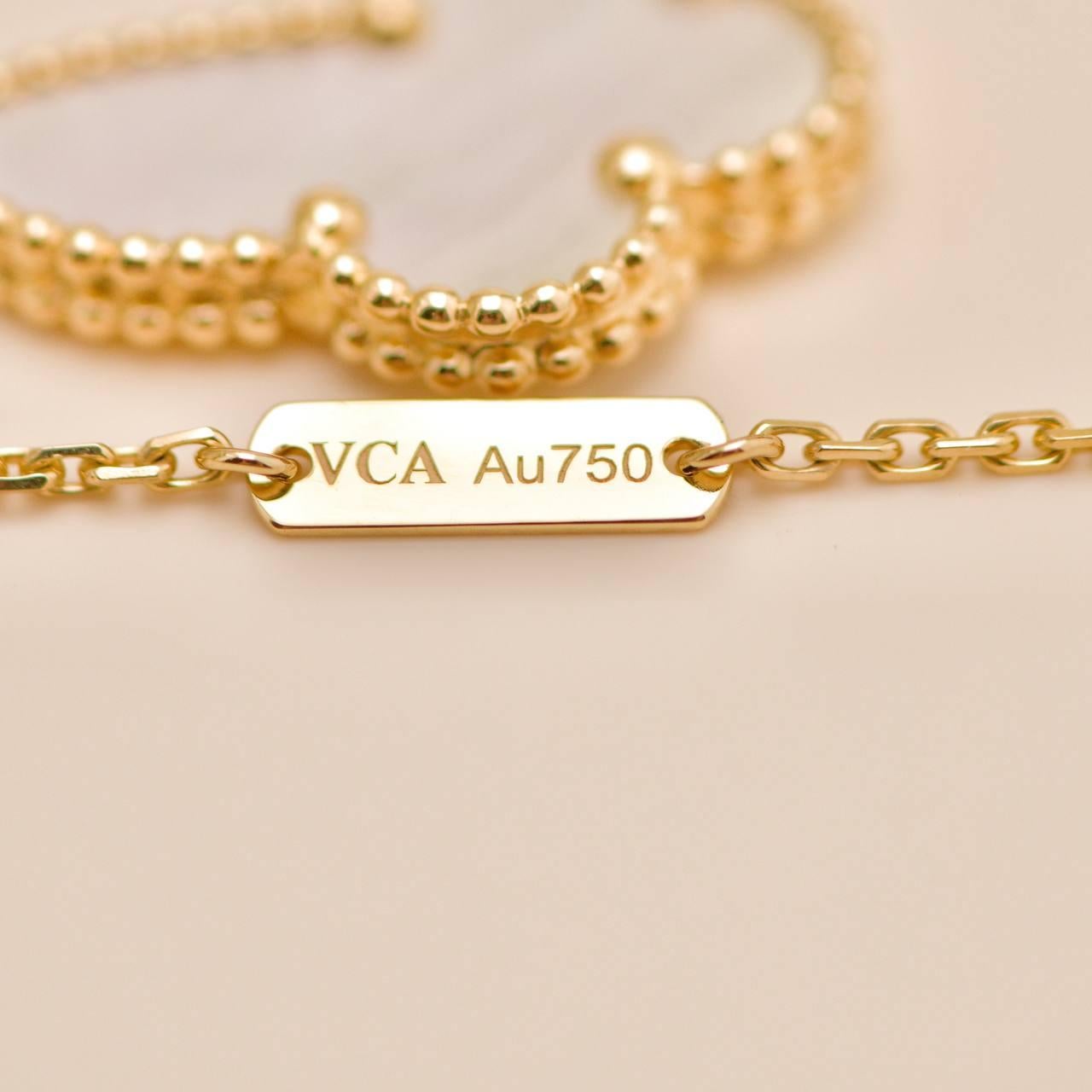 Van Cleef & Arpels Lucky Alhambra Schmetterling Anhänger Halskette Perlmutt 18K für Damen oder Herren im Angebot