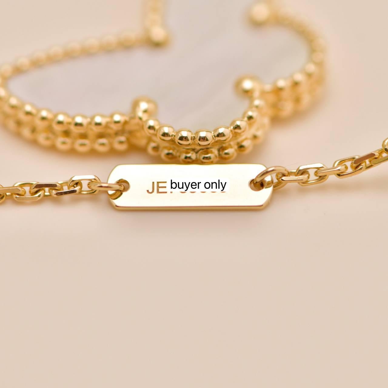 Van Cleef & Arpels Lucky Alhambra Schmetterling Anhänger Halskette Perlmutt 18K im Angebot 1