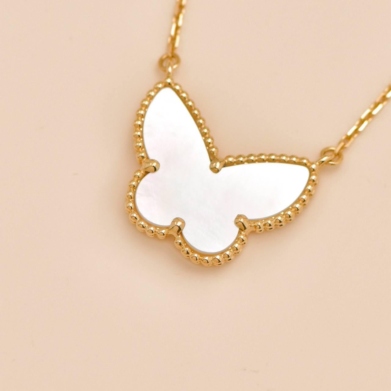 Van Cleef & Arpels Lucky Alhambra Schmetterling Anhänger Halskette Perlmutt 18K im Angebot 2