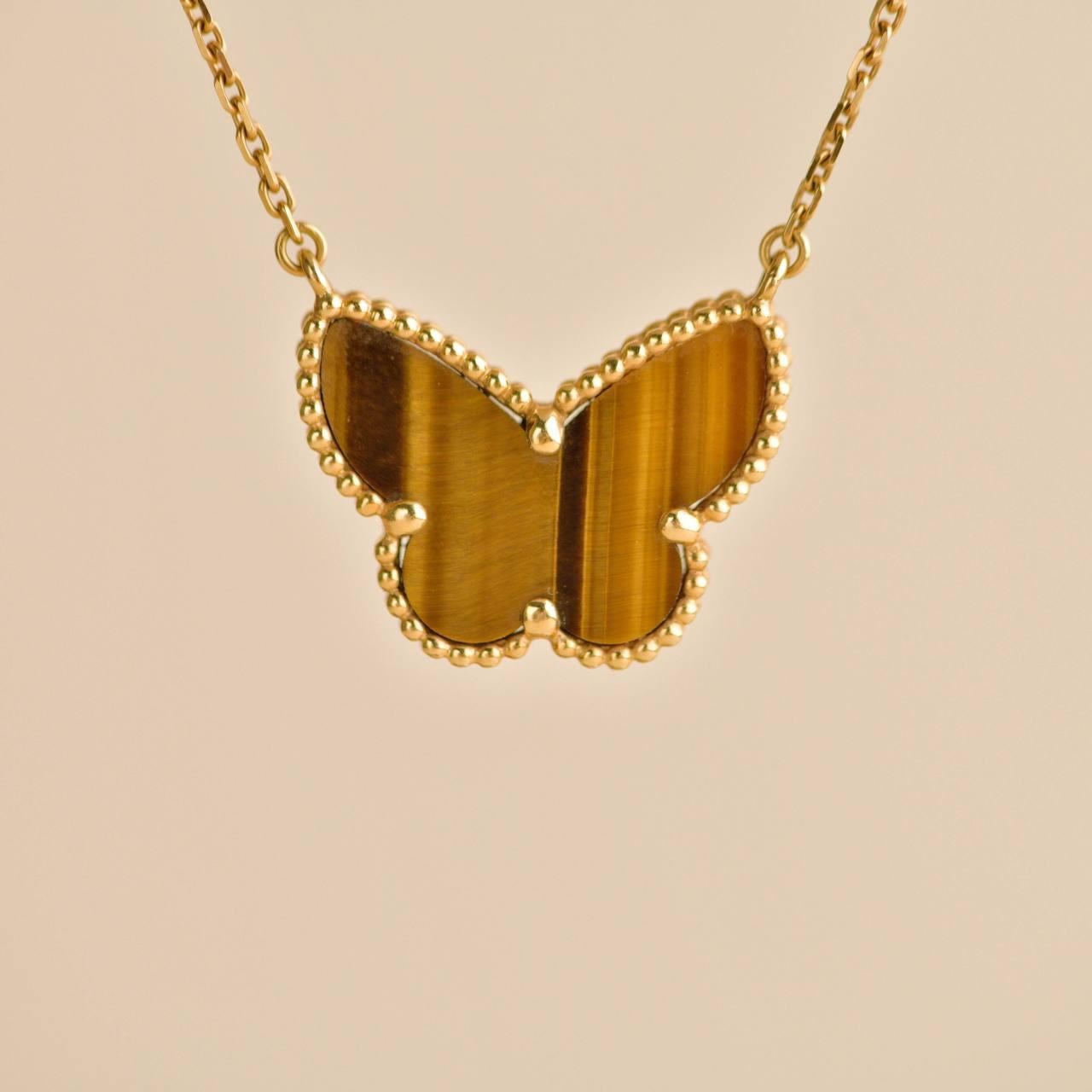 Van Cleef & Arpels Lucky Alhambra Butterfly Tiger Eye Yellow Gold Pendant Neckla In Excellent Condition In Banbury, GB