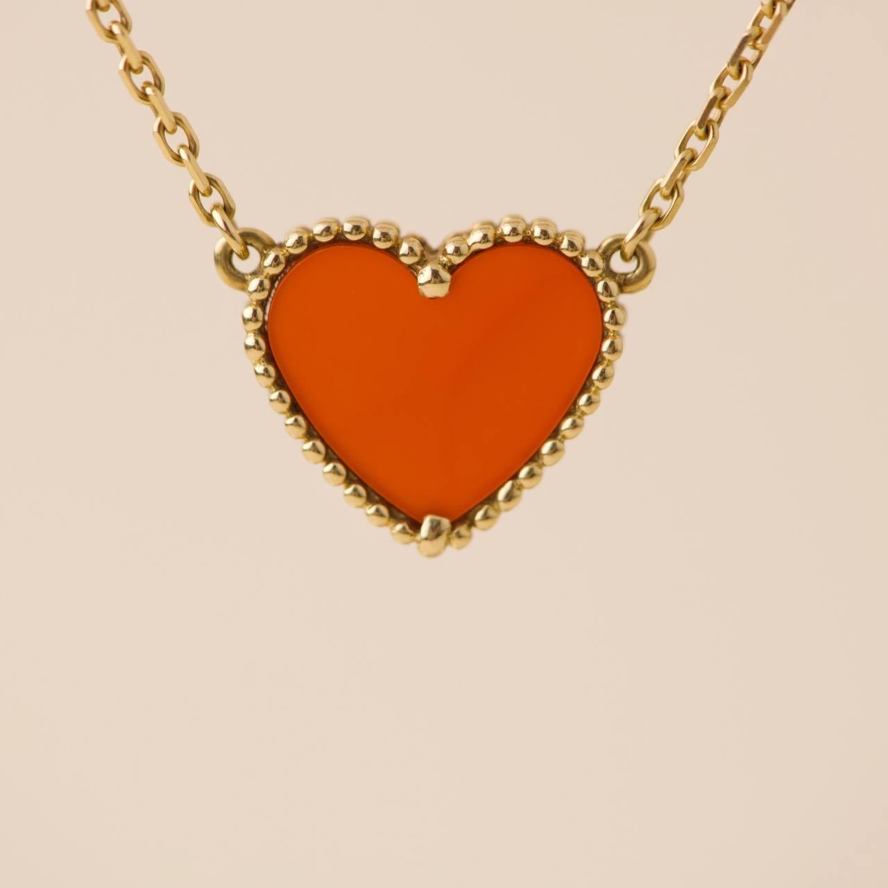 Van Cleef & Arpels Lucky Alhambra Carnelian 18K Yellow Gold Heart Pendant In Excellent Condition In Banbury, GB