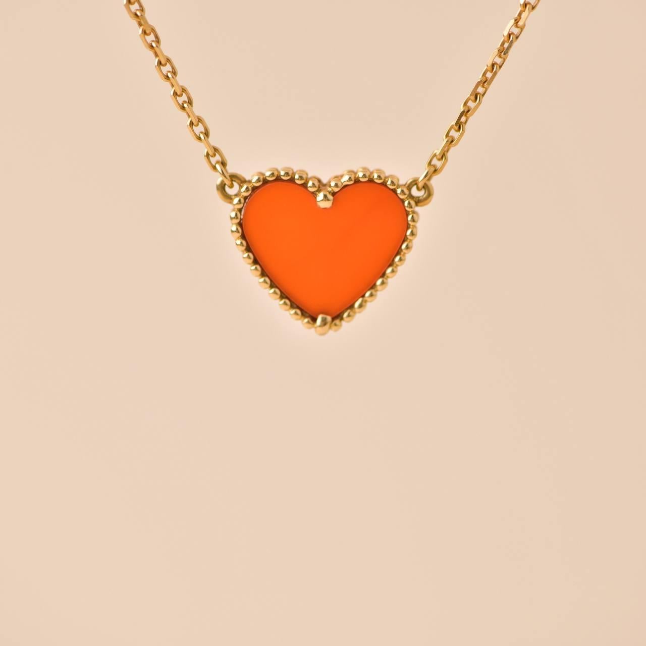 Women's or Men's Van Cleef & Arpels Lucky Alhambra Carnelian 18K Yellow Gold Heart Pendant