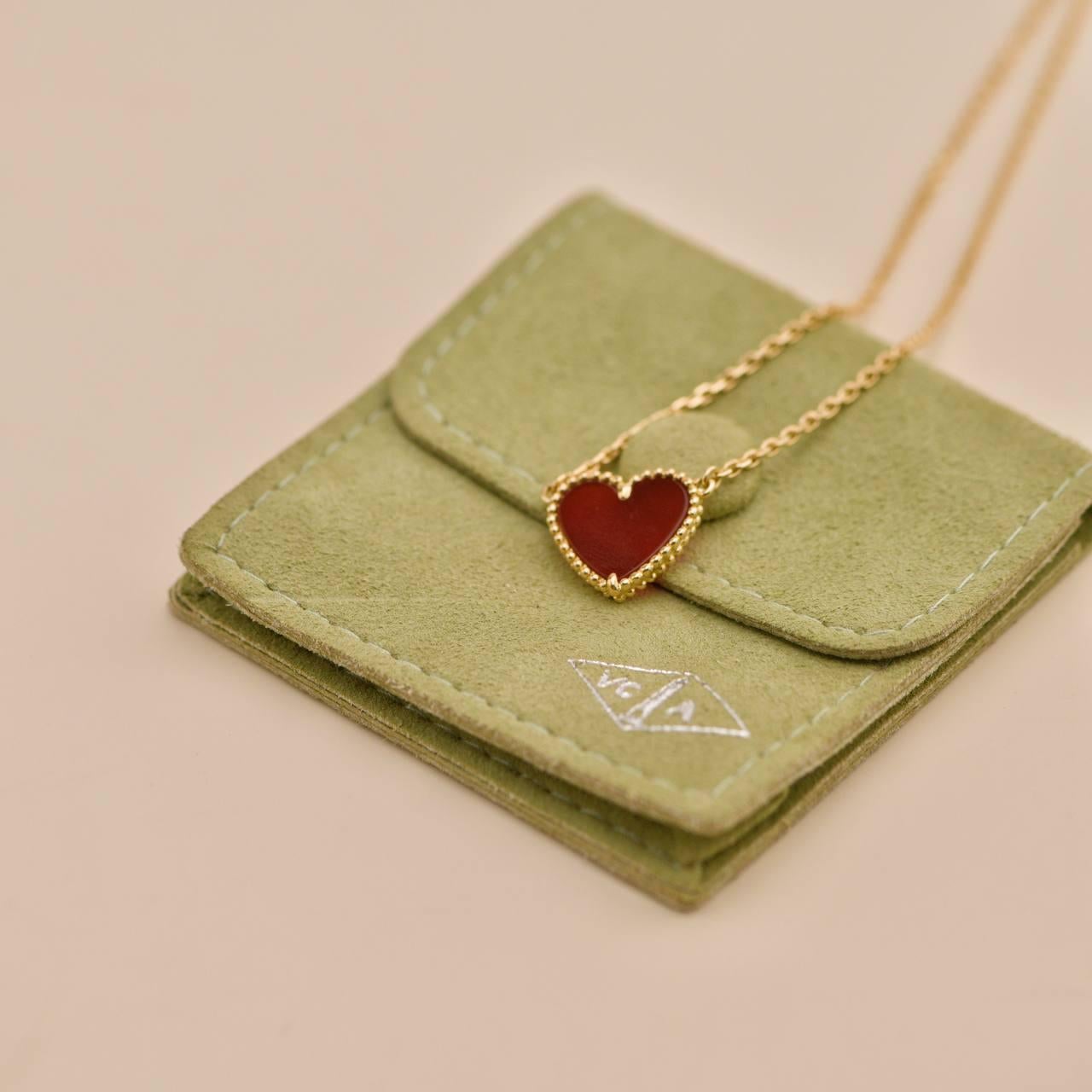 Van Cleef & Arpels Collana con ciondolo a cuore in corniola Lucky Alhambra in oro rosa 18 carati In condizioni ottime in vendita a Banbury, GB