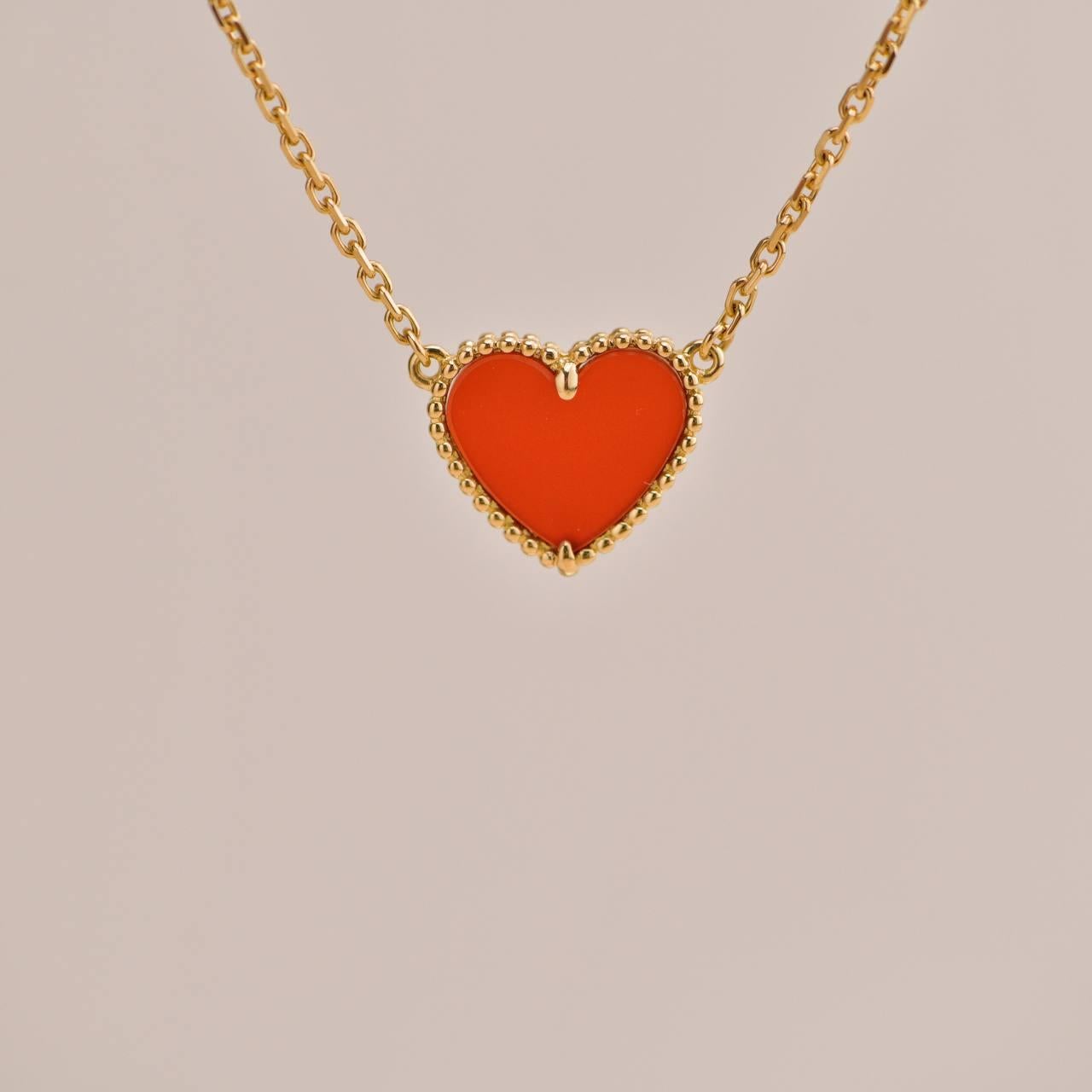 Van Cleef & Arpels Collana con ciondolo a cuore in corniola Lucky Alhambra in oro rosa 18 carati in vendita 1