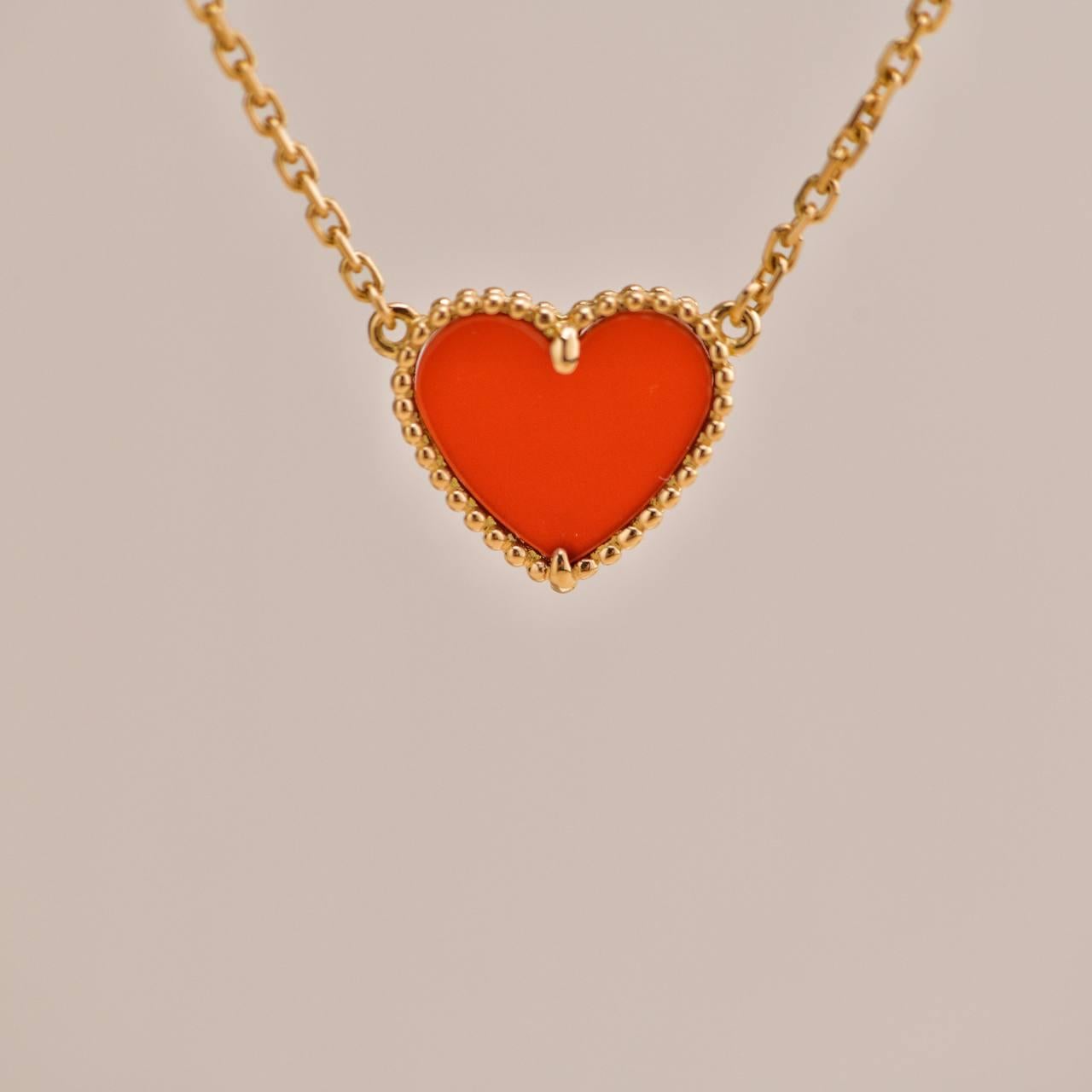 Van Cleef & Arpels Collana con ciondolo a cuore in corniola Lucky Alhambra in oro rosa 18 carati in vendita 2