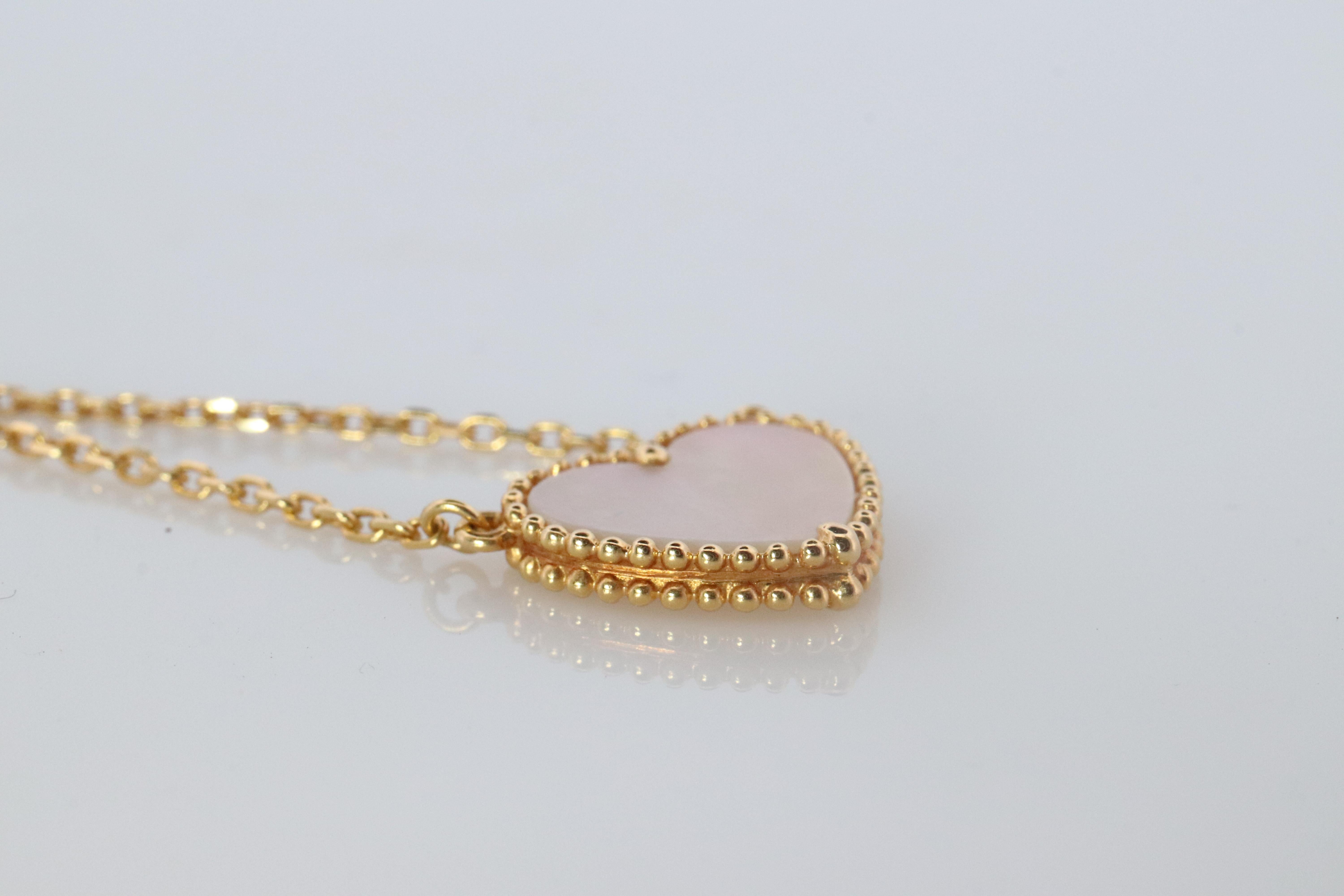 Collana Van Cleef & Arpels Lucky Alhambra. Ciondolo a forma di cuore con conchiglia VCA 18k YG autentico in vendita 3