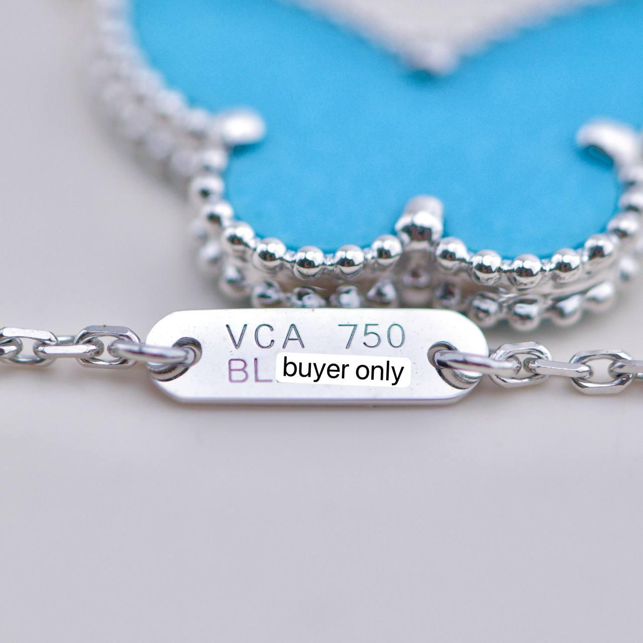 Van Cleef & Arpels Ciondolo con farfalla di turchese Lucky Alhambra in oro bianco 18 carati Nec in vendita 1