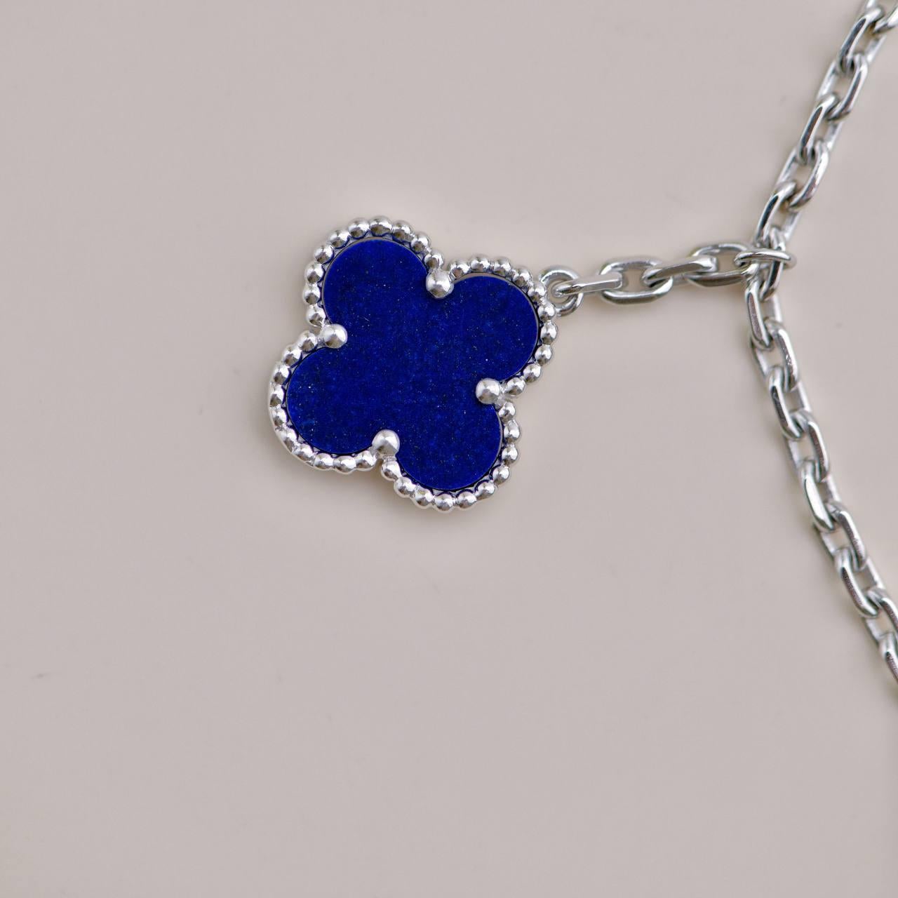 Van Cleef & Arpels Alhambra de la suerte Turquesa Perla Lapislázuli Pulsera de oro de 18 quilates en venta 3