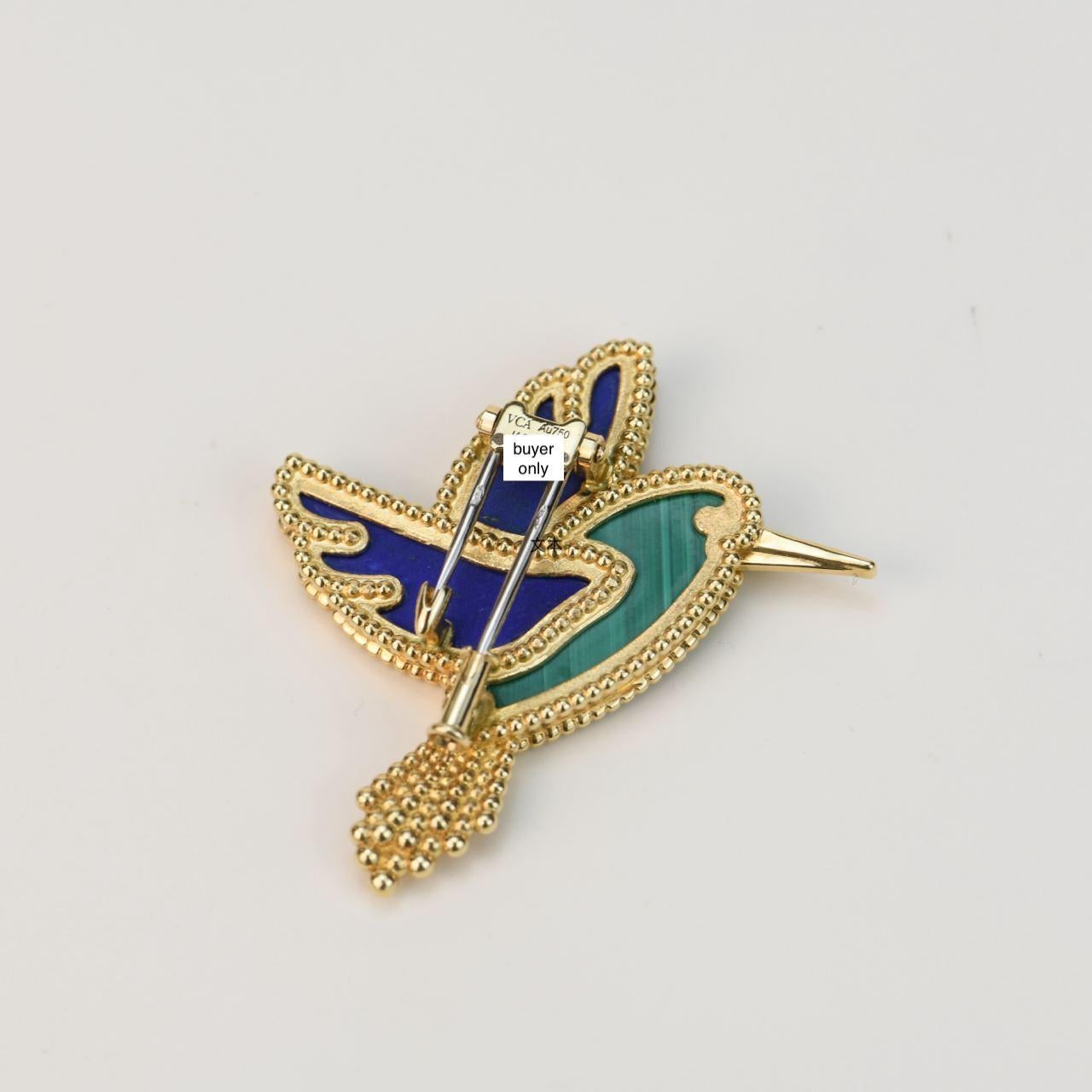 Van Cleef & Arpels Lucky Animals Lapis Malachite Humming Bird Yellow Gold Brooch In Excellent Condition For Sale In Banbury, GB