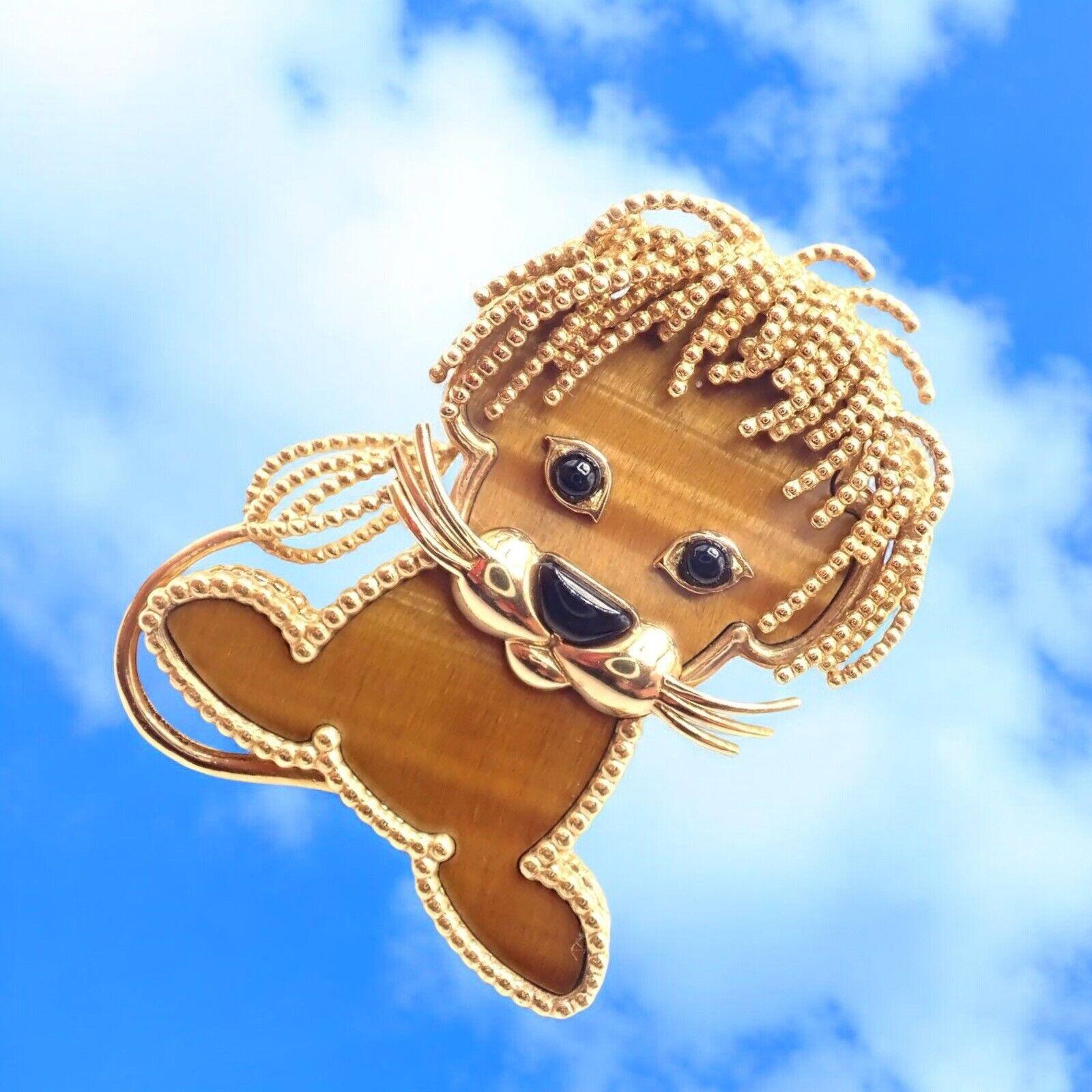 18k Yellow Gold Black Onyx Tiger Eye Lion Lucky Animals Lion Brooch Pin by Van Cleef & Arpels. 
The Van Cleef & Arpels 18k Yellow Gold Onyx Tiger Eye Lucky Animals Lion Clip Brooch features a charming lion motif crafted from polished tiger eye and