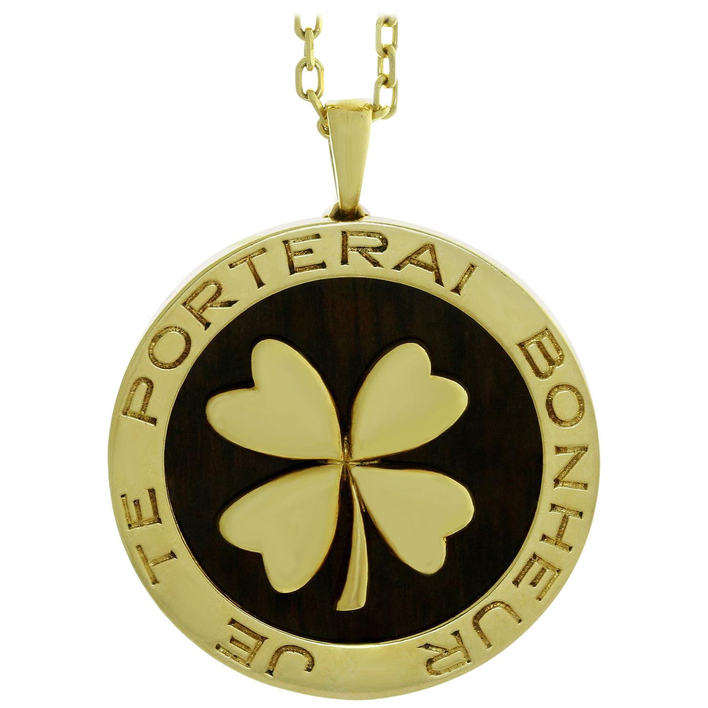 Van Cleef & Arpels Lucky Clover Wood Yellow Gold Pendant Necklace