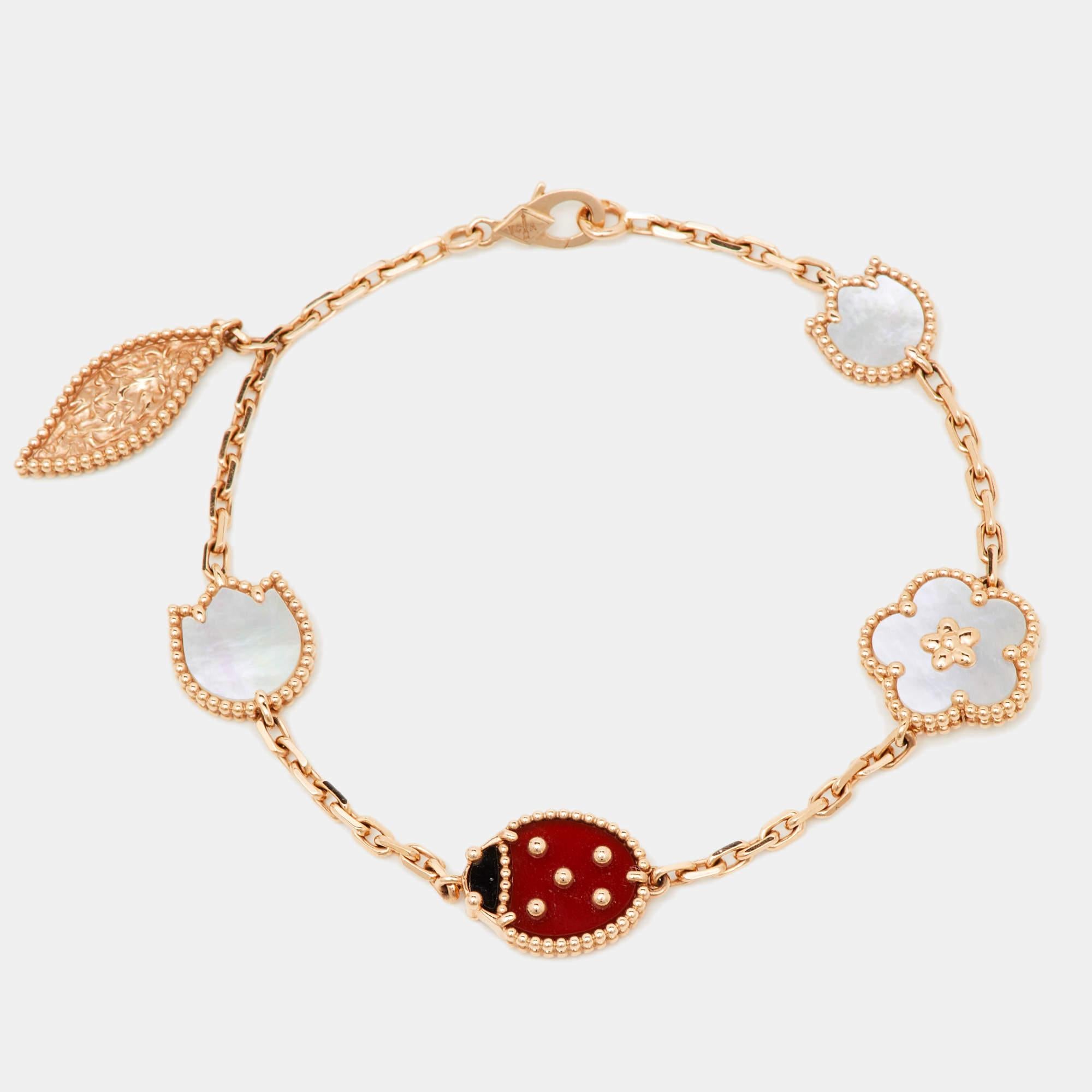Mouvement esthétique Van Cleef & Arpels, bracelet breloque Lucky Spring 5 à motifs multi-gemmes en or rose 18 carats en vente