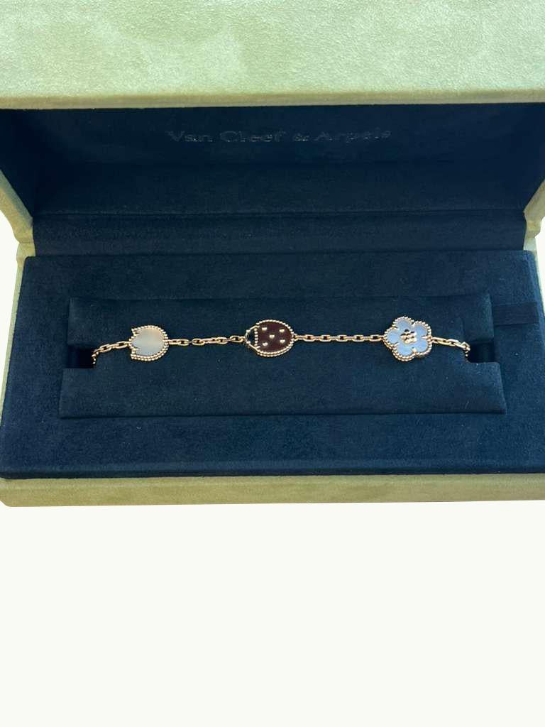 Van Cleef & Arpels Bracciale Primavera Fortunata MOP Corniola Onice 5 Motivi Oro Rosa in vendita 2