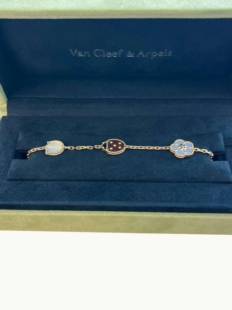 Van Cleef & Arpels Bracciale Primavera Fortunata MOP Corniola Onice 5 Motivi Oro Rosa in vendita 3