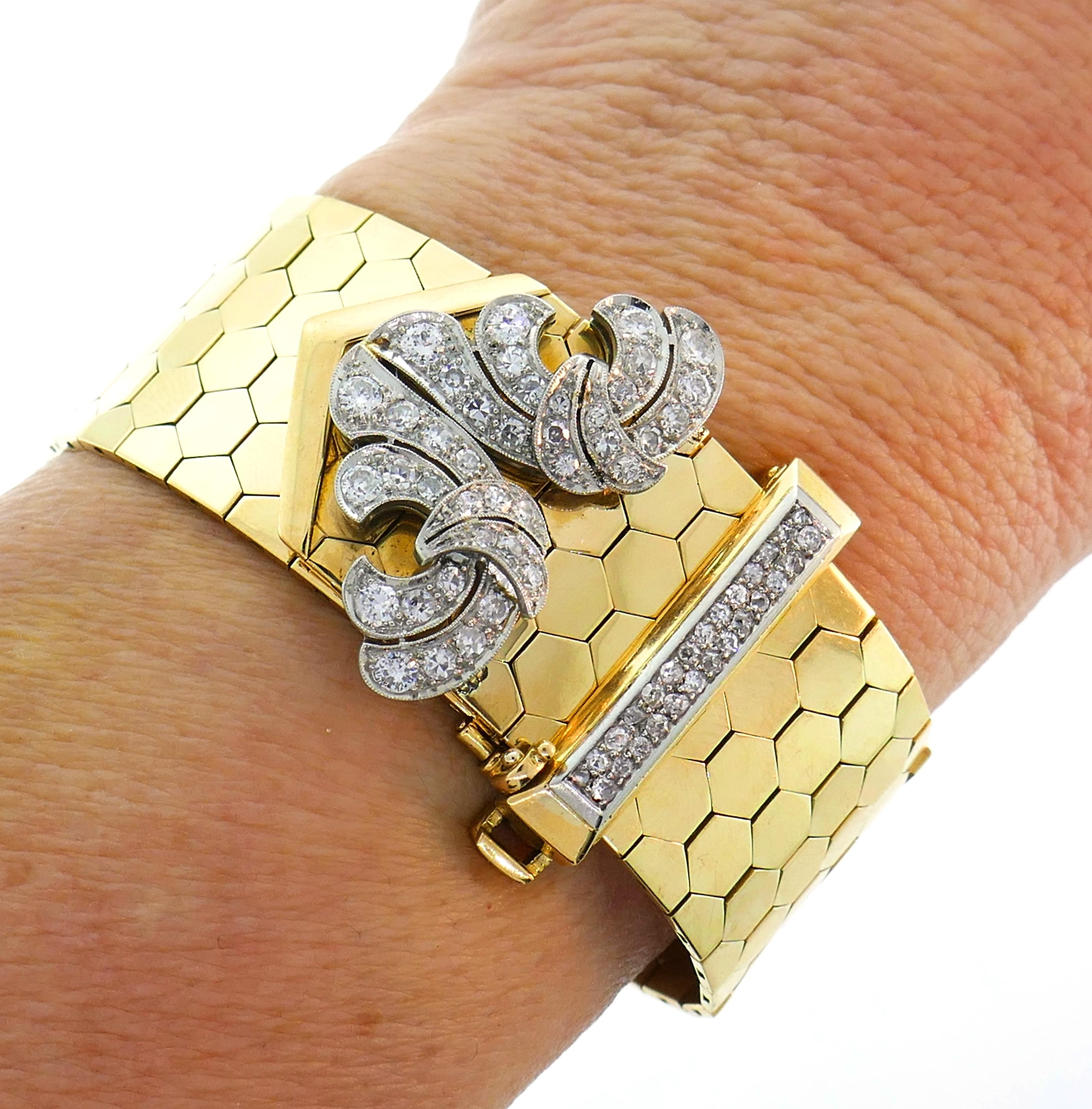 Stunning historic retro bracelet created by Van Cleef & Arpels in France in the 1940s. First entered Van Cleef & Arpels’ Collections in 1935, it was an immediate success and remained in production until around 1950. Its name is a reference to Louis