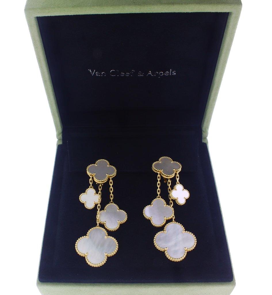 100% Authentic, 100% Customer Satisfaction 

Height: 74 mm ( 3 Inches )

Width: 26 mm ( 1.02 Inches )

Metal: 18K Yellow Gold

Hallmarks: VCA 750

Total Weight: 31.92 Grams

Stone Type: White Mother of Pearl

Condition: Pre Owned in Great Condition