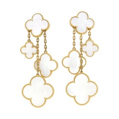 Van Cleef & Arpels Boucles d'oreilles en nacre à 4 motifs Magic Alahambra