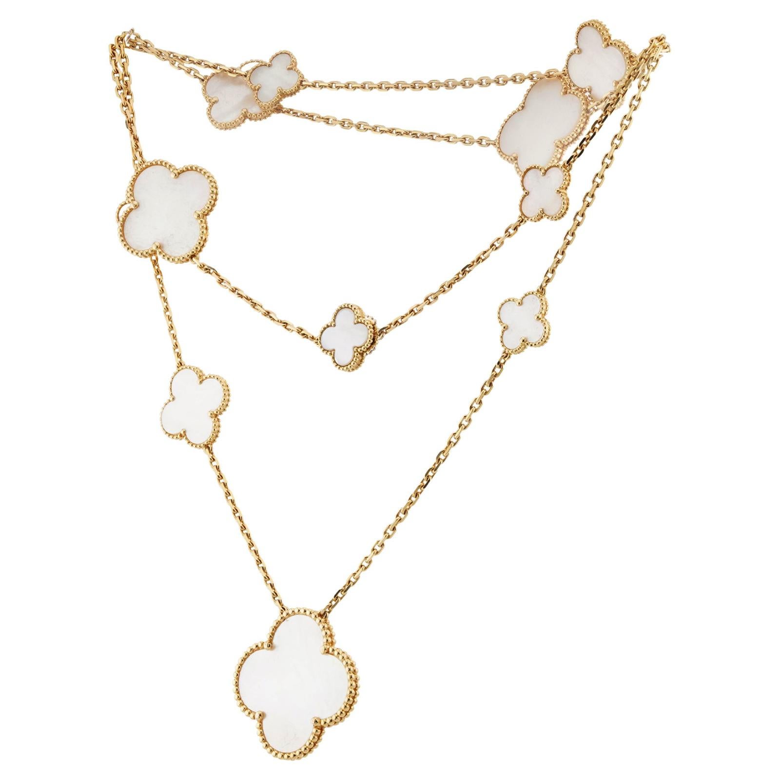 VAN CLEEF & ARPELS Collier Magic Alhambra 11 motifs en nacre en vente 4
