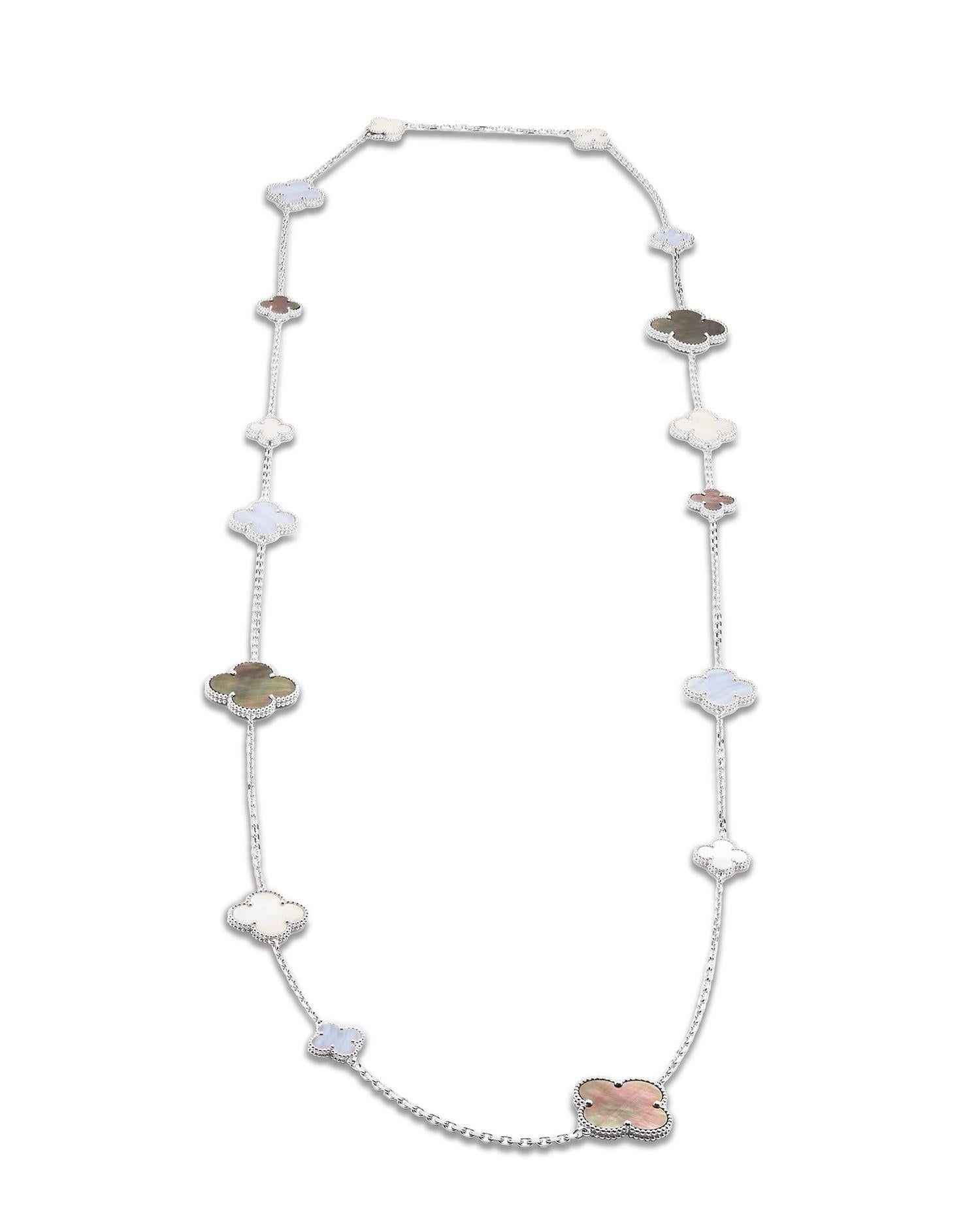 La collezione Magic Alhambra di Van Cleef & Arpels. 

Il motivo dell'Alhambra, un simbolo di fortuna che incarna una visione positiva della vita molto cara al DNA del marchio. 

La collezione è stata creata per la prima volta nel 1968 e si è evoluta