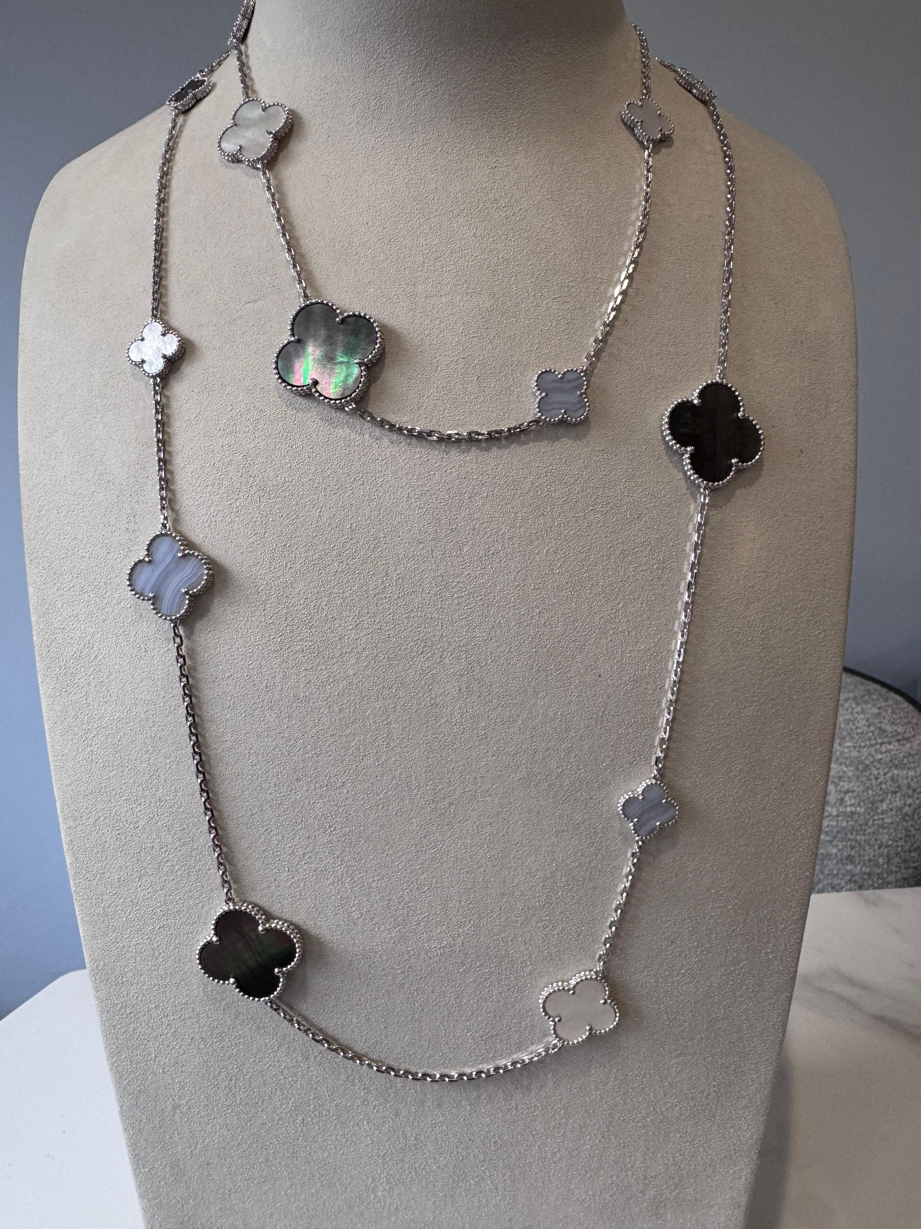 Collana Magic Alhambra 16 Motif MOP di Van Cleef & Arpels . In condizioni buone a Addlestone, GB