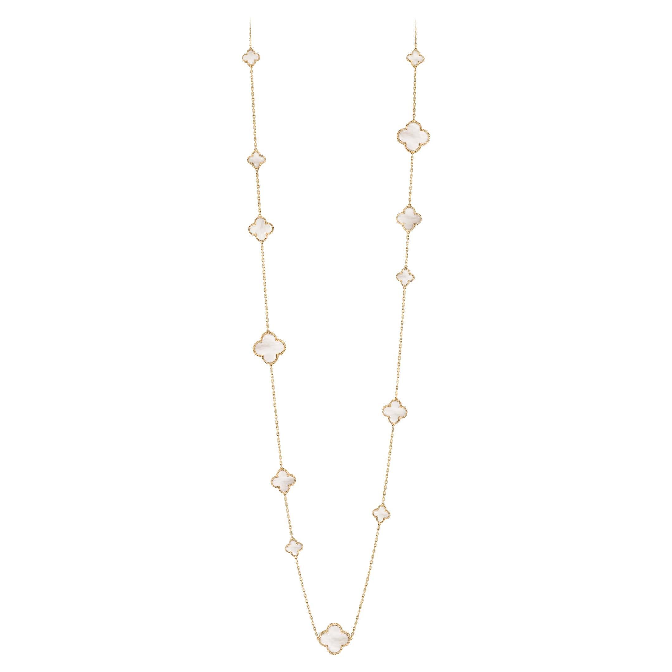 Van Cleef & Arpels Collier en nacre à 16 motifs Magic Alhambra en vente
