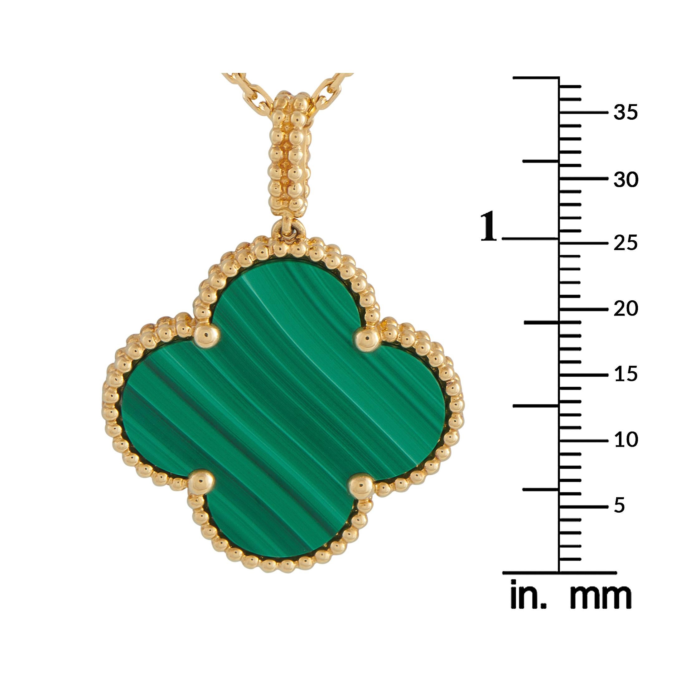 Van Cleef & Arpels Magic Alhambra 18K Yellow Gold Malachite Necklace #4937 Pour femmes en vente