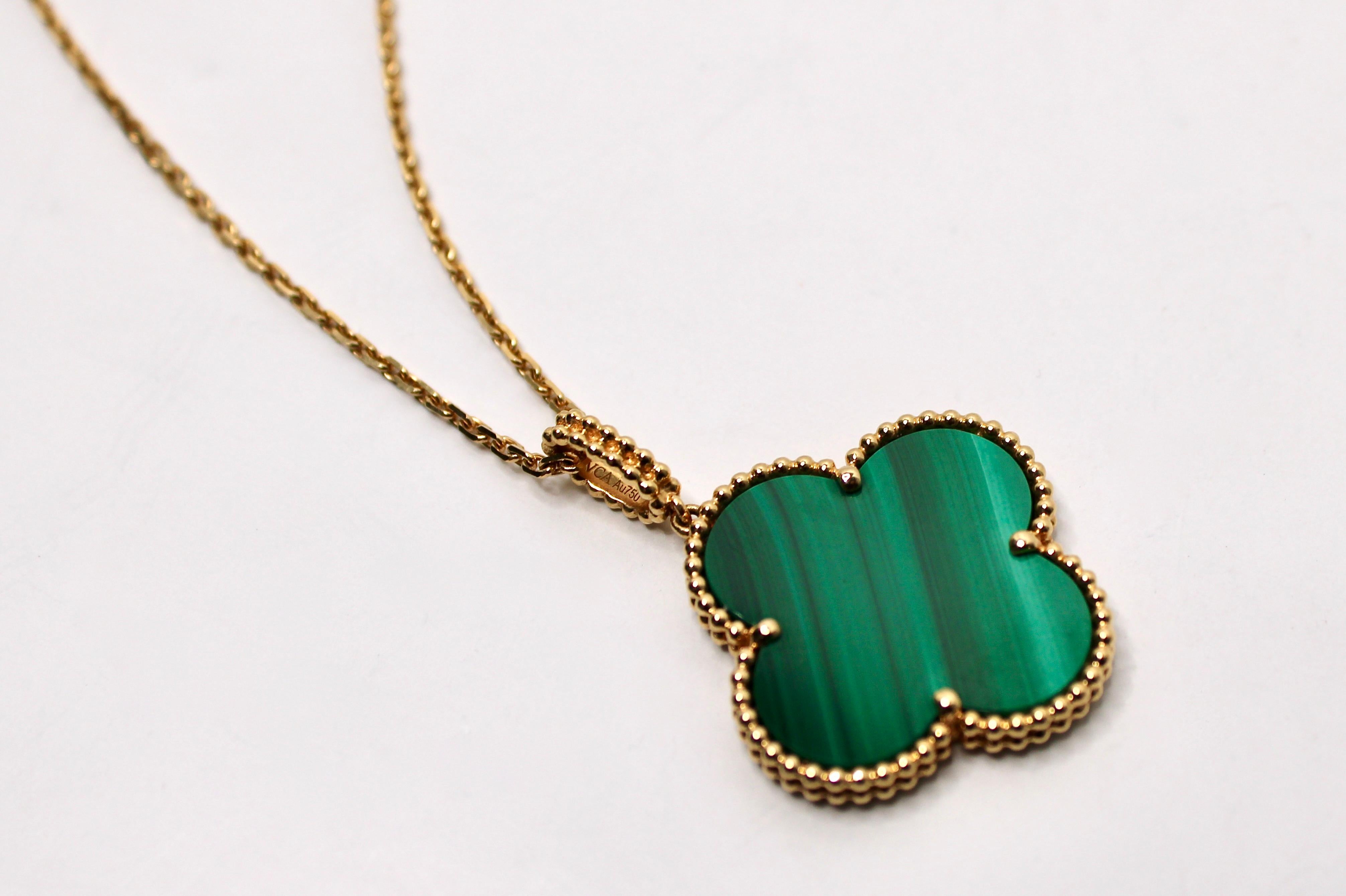 Van Cleef & Arpels Magic Alhambra 18k Yellow Gold & Malachite Pendant Necklace For Sale 2
