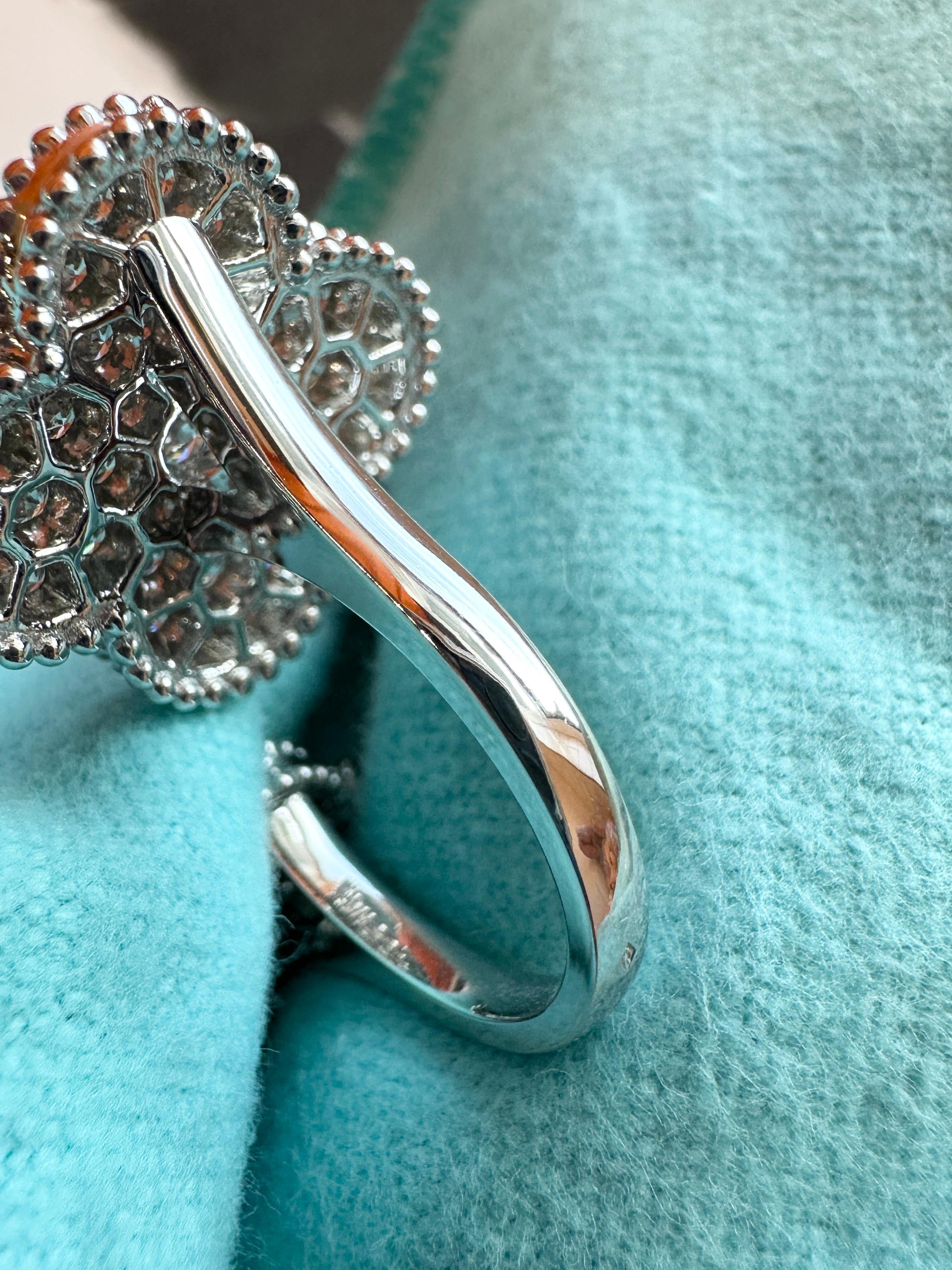 Women's or Men's Van Cleef & Arpels Magic Alhambra 2 Motifs Between the Finger Diamond Ring