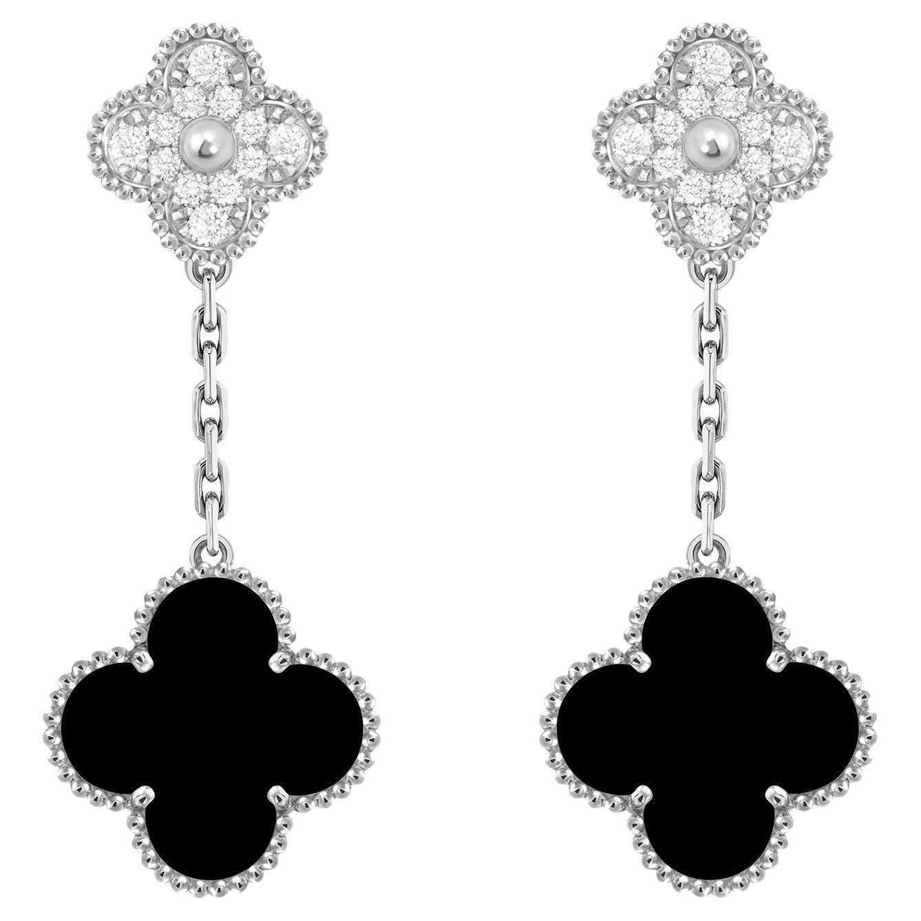 Van Cleef 
Arpels Orecchini Magic Alhambra con 2 motivi di onice e diamanti in oro bianco 18 carati