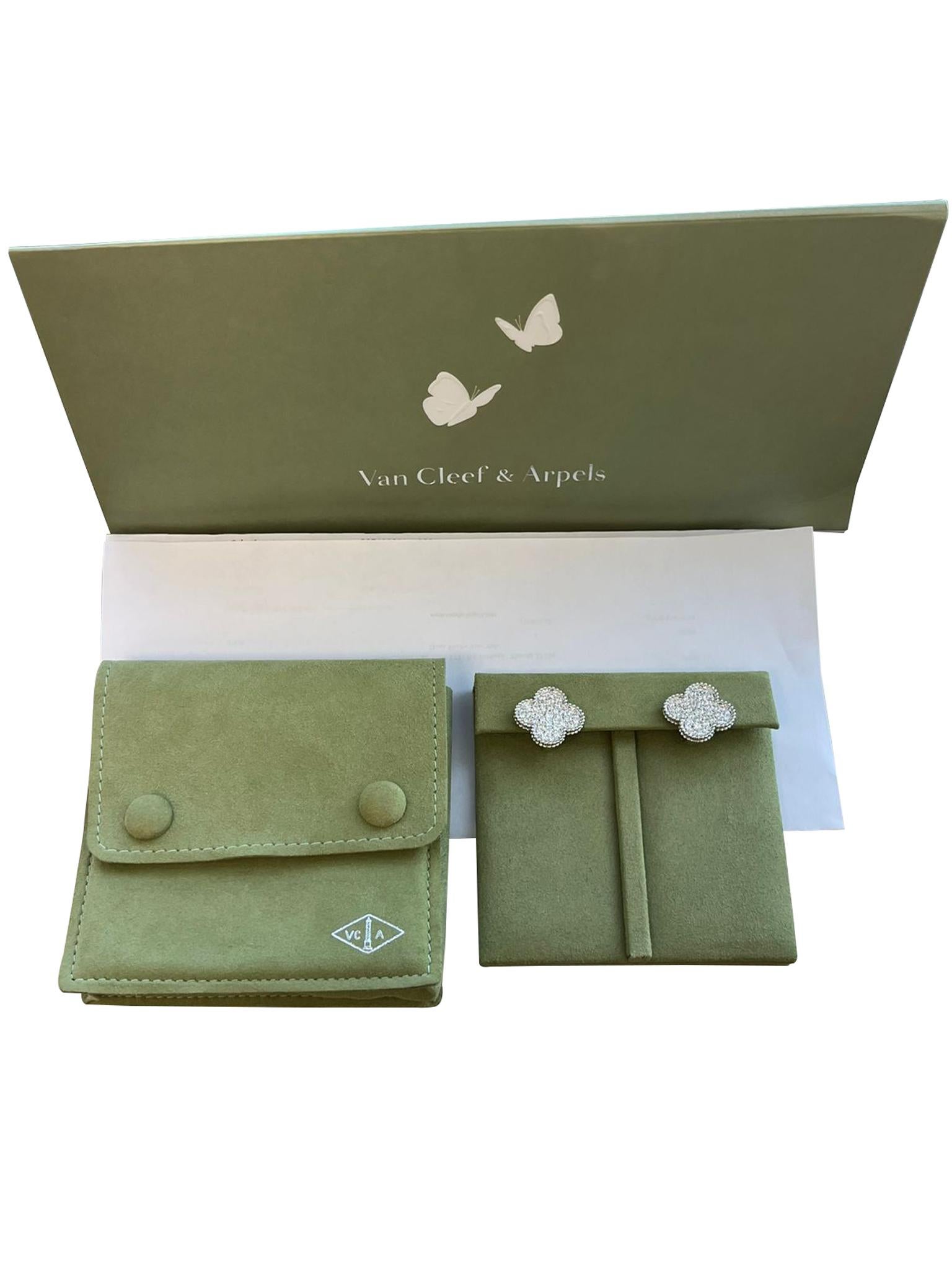Van Cleef & Arpels Magic Alhambra Orecchini con diamanti da 2,13 carati in oro bianco 18 carati in vendita 5