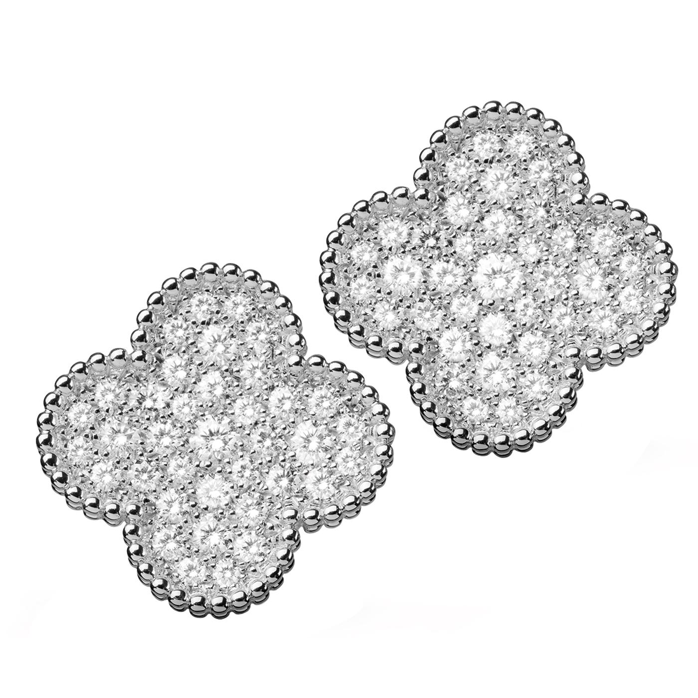 Create nel 2006 da Van Cleef & Arpels, le creazioni di gioielli Magic Alhambra riuniscono motivi Alhambra di diverse dimensioni che si uniscono in una danza gioiosa. Ispirati al quadrifoglio, i loro disegni asimmetrici presentano diverse