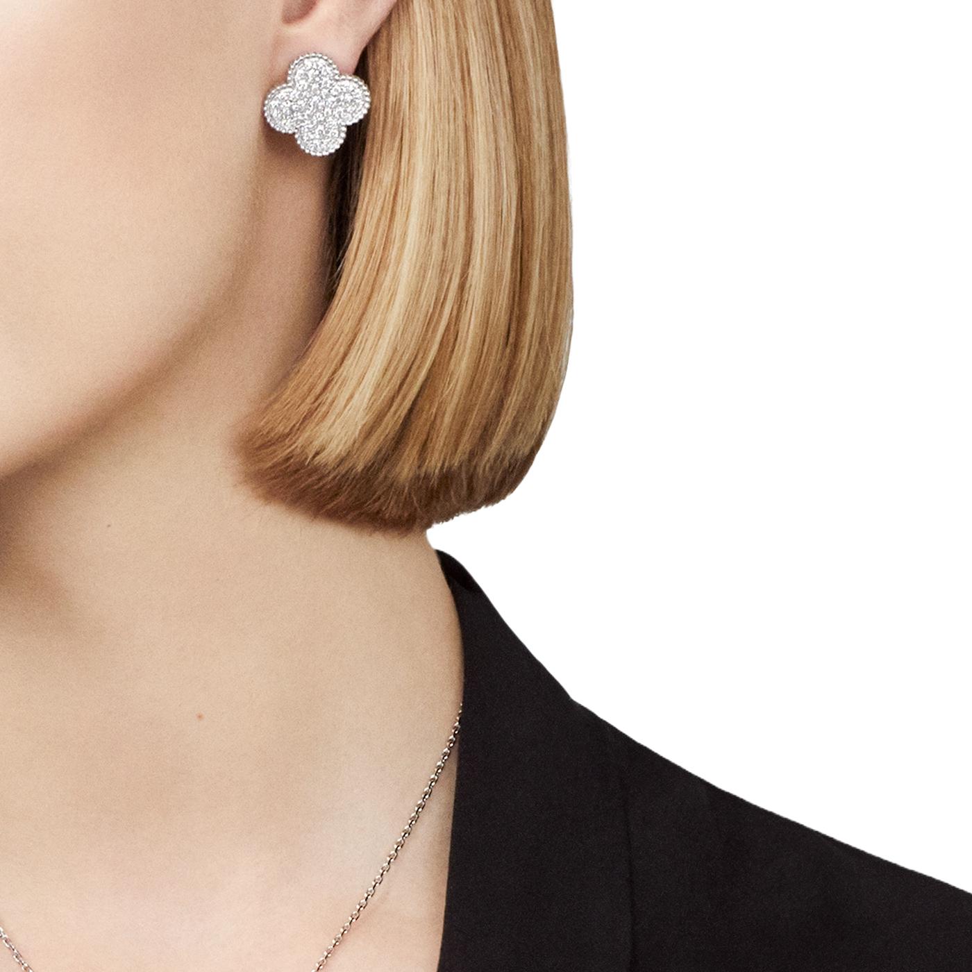 Van Cleef & Arpels Magic Alhambra Orecchini con diamanti da 2,13 carati in oro bianco 18 carati in vendita 10