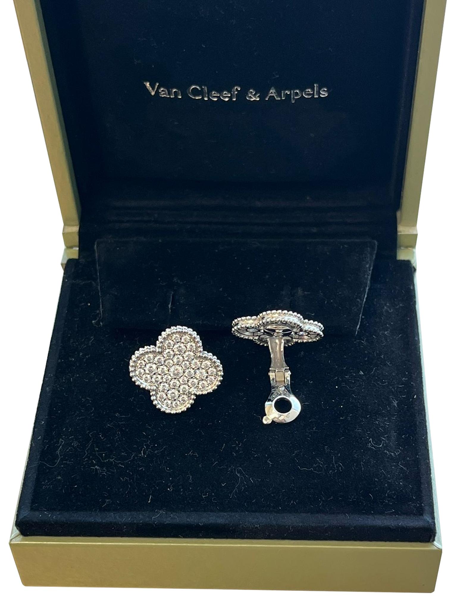 Van Cleef & Arpels Magic Alhambra Orecchini con diamanti da 2,13 carati in oro bianco 18 carati in vendita 1
