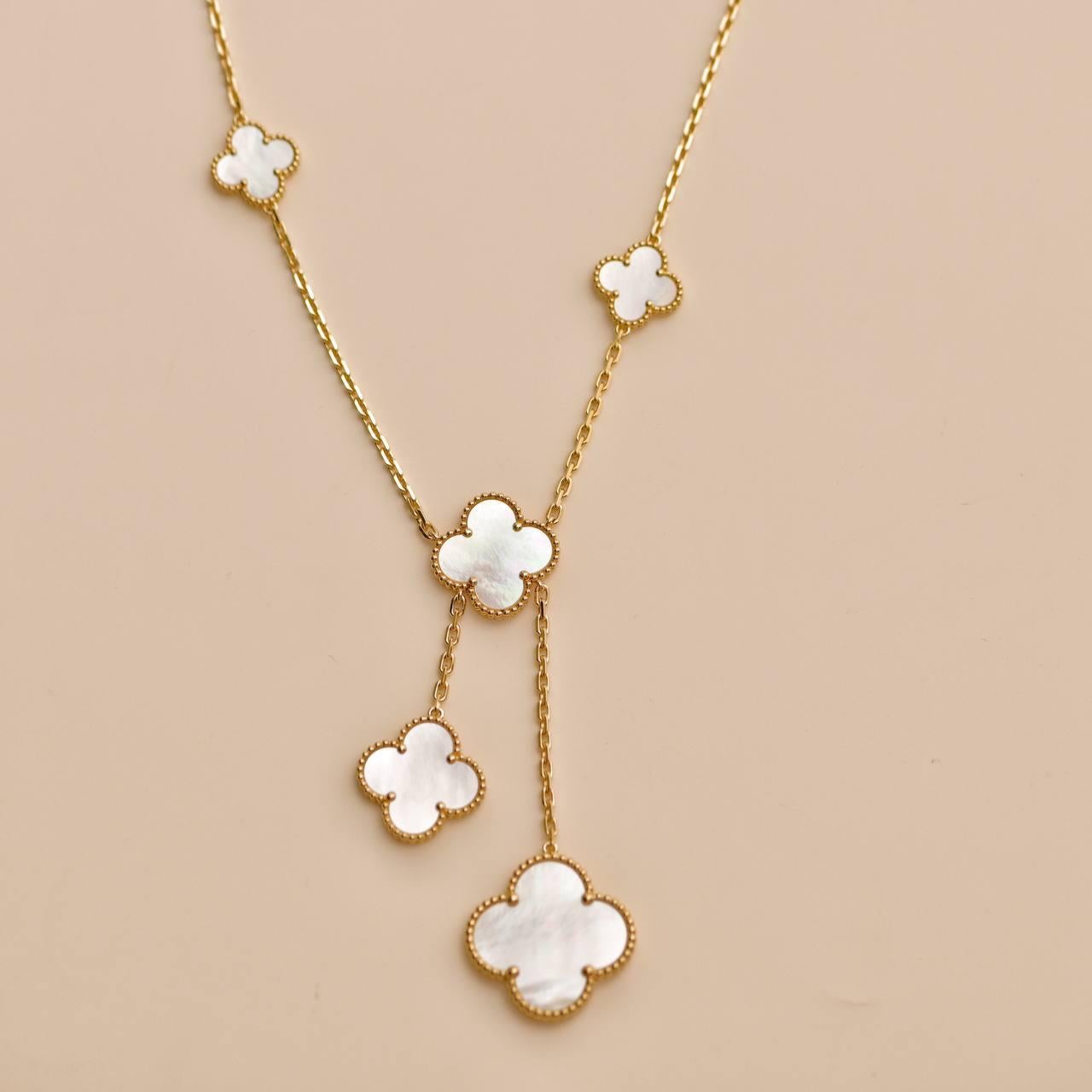 Collar Van Cleef & Arpels Magic Alhambra 6 Motivos MOP Oro Amarillo 18K en venta 3