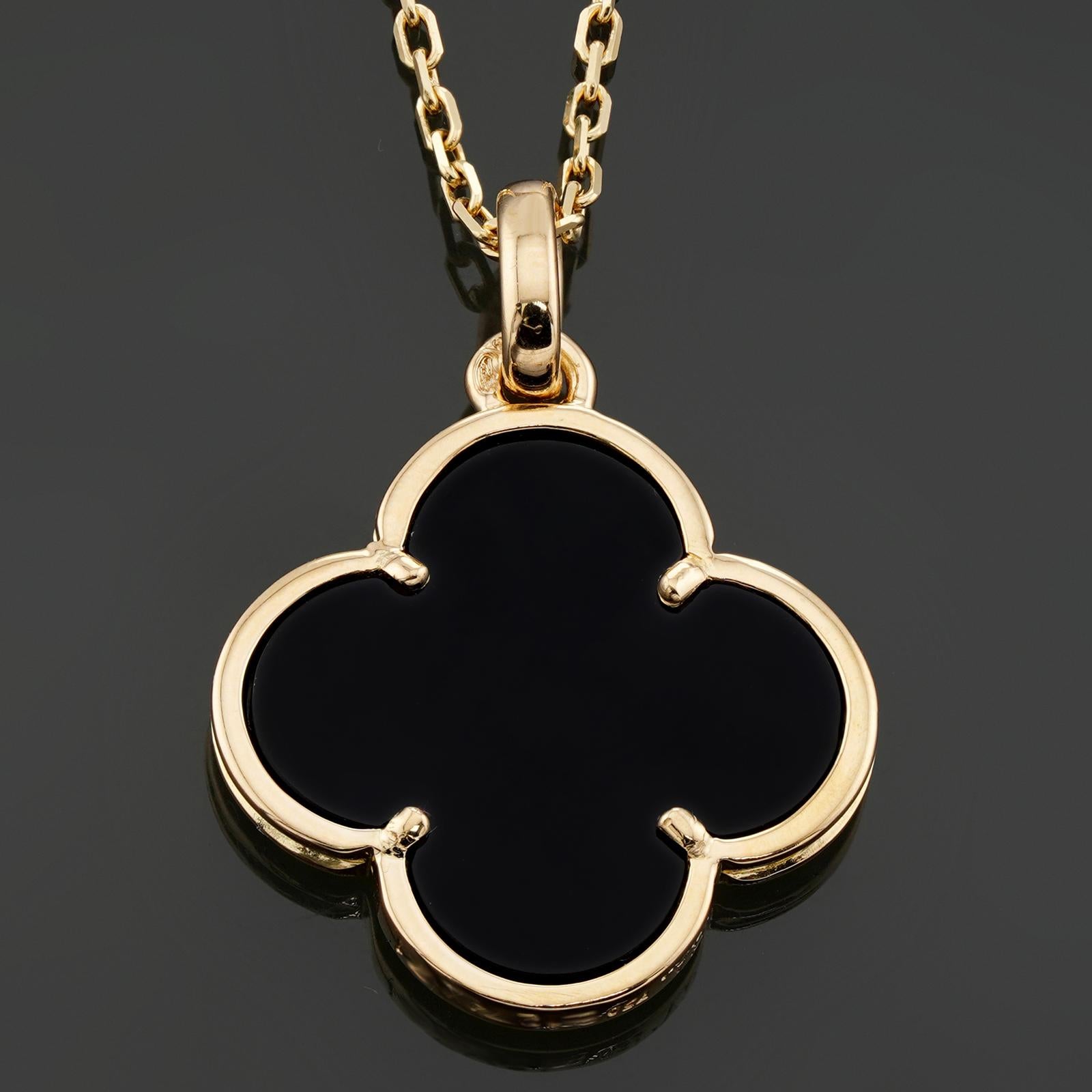 Mixed Cut VAN CLEEF & ARPELS Magic Alhambra Black Onyx Yellow Gold Pendant Necklace For Sale