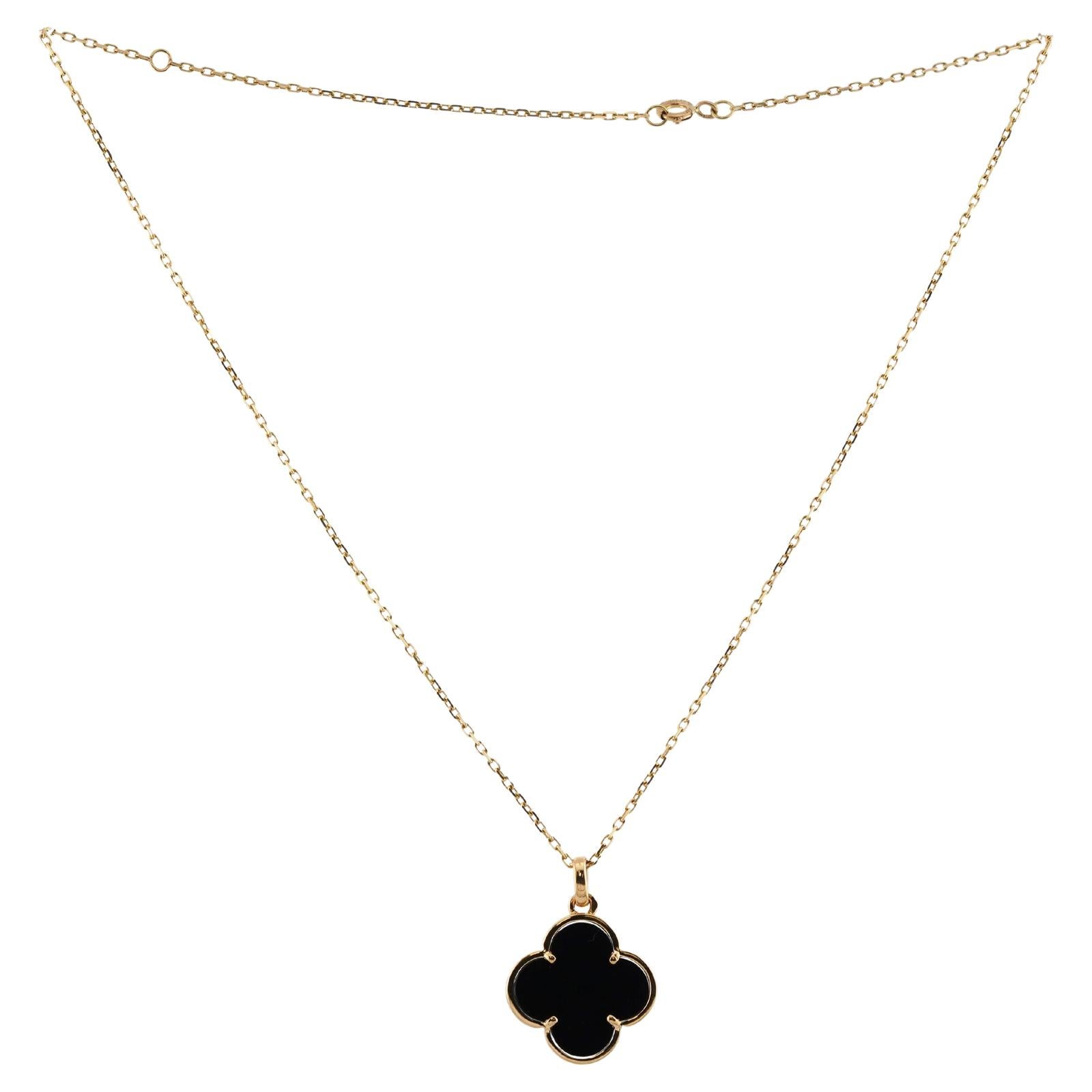 Women's VAN CLEEF & ARPELS Magic Alhambra Black Onyx Yellow Gold Pendant Necklace For Sale
