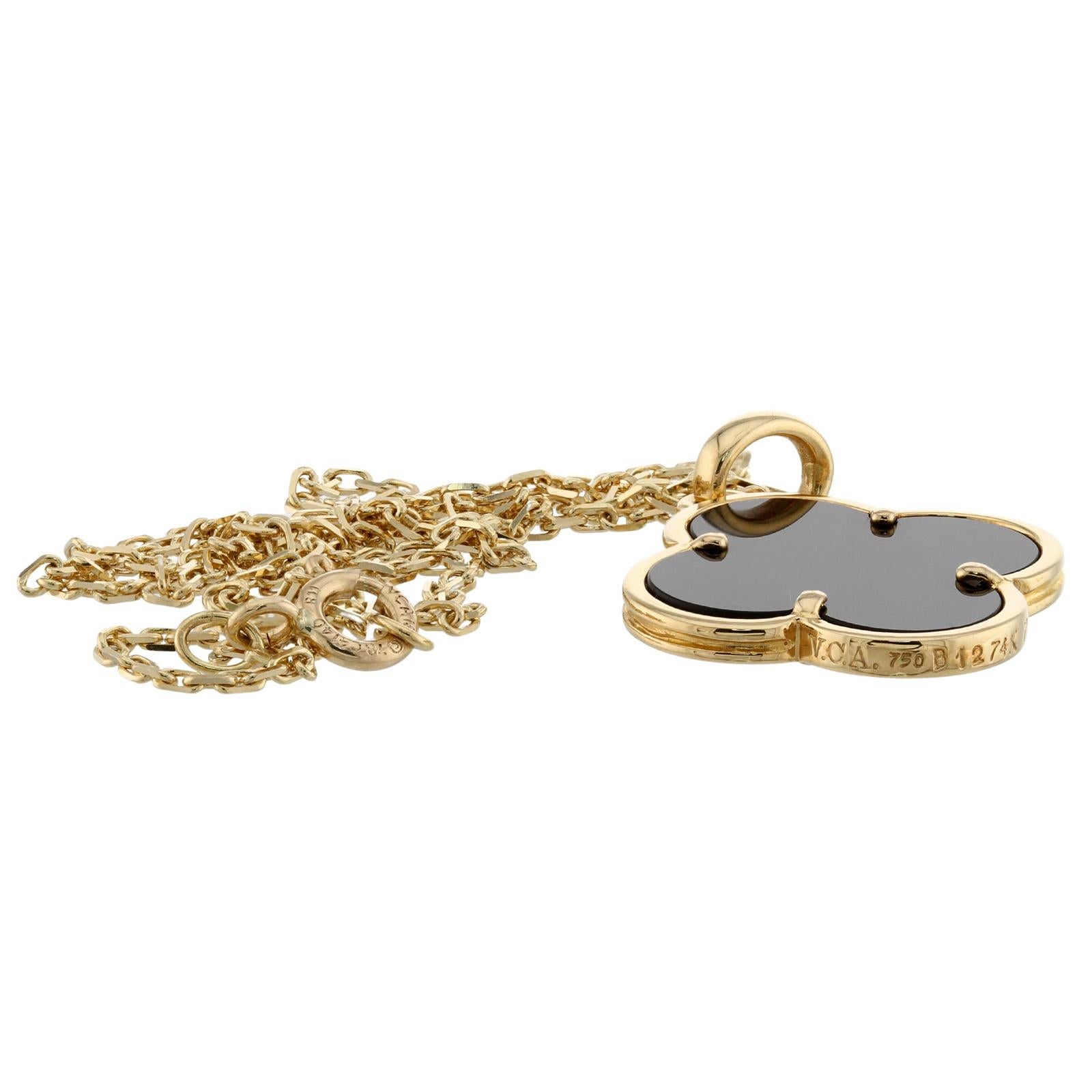 VAN CLEEF & ARPELS Magic Alhambra Halskette mit Anhänger aus Gelbgold mit schwarzem Onyx und Gelbgold im Angebot 1