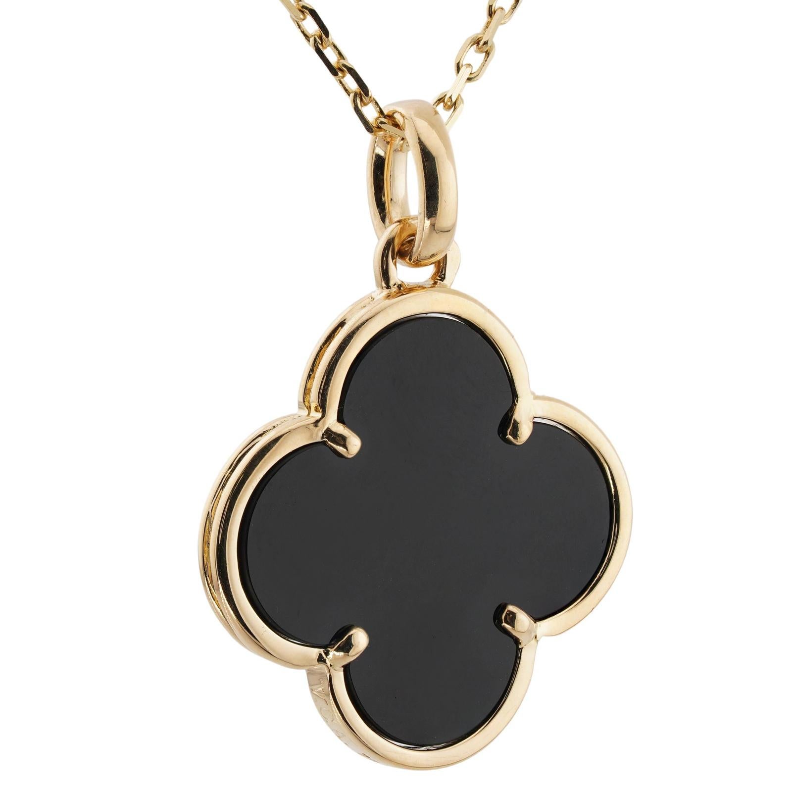 VAN CLEEF & ARPELS Magic Alhambra Black Onyx Yellow Gold Pendant Necklace For Sale 2
