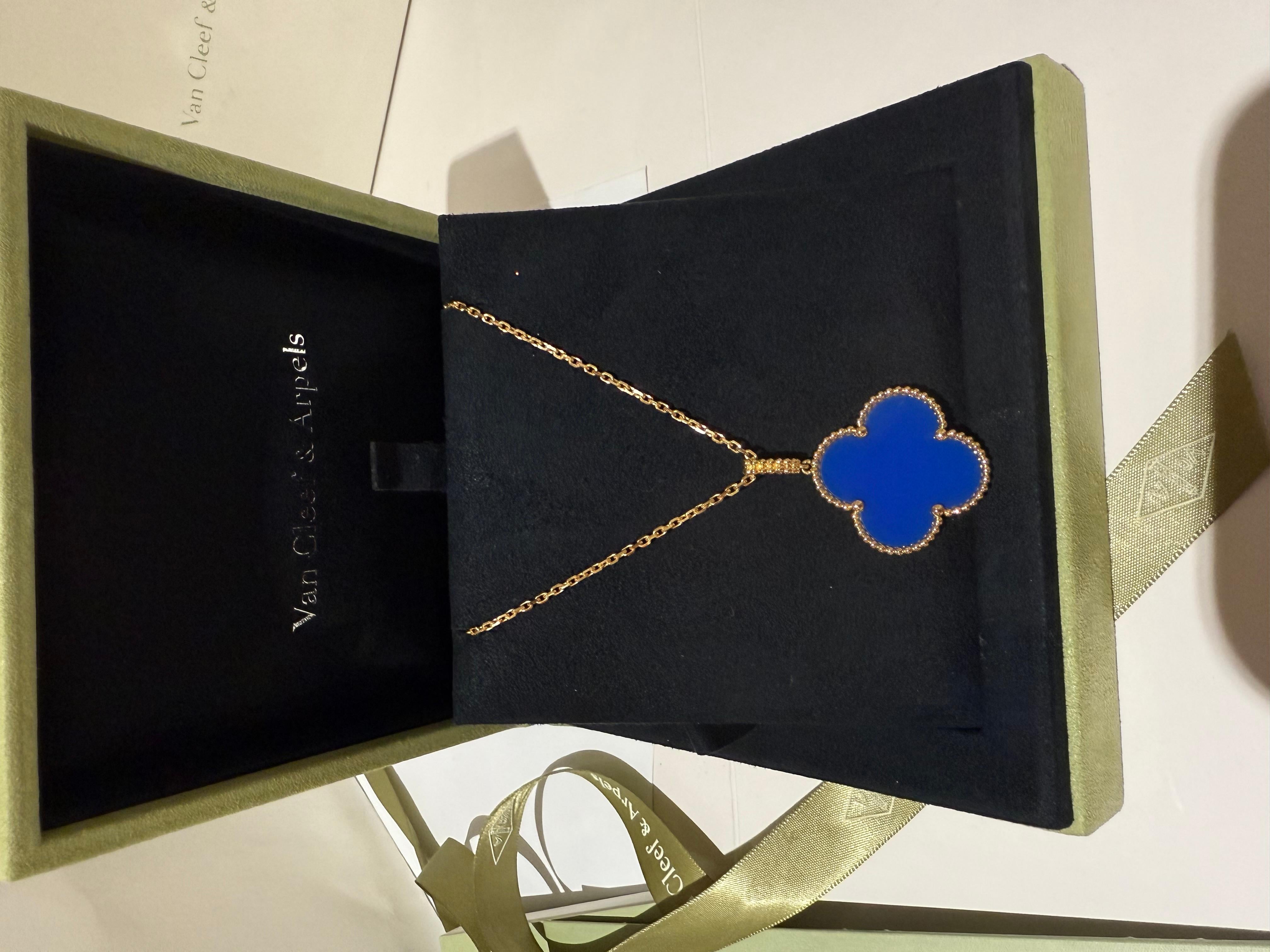 Van Cleef & Arpels Magic Alhambra long necklace in blue Agate.

A beautiful 18k yellow gold agate long necklace by Van Cleef & Arpels from their Magic Alhambra collection measuring 2.6cm in diameter, the pendant is suspended from an adjustable 90 cm