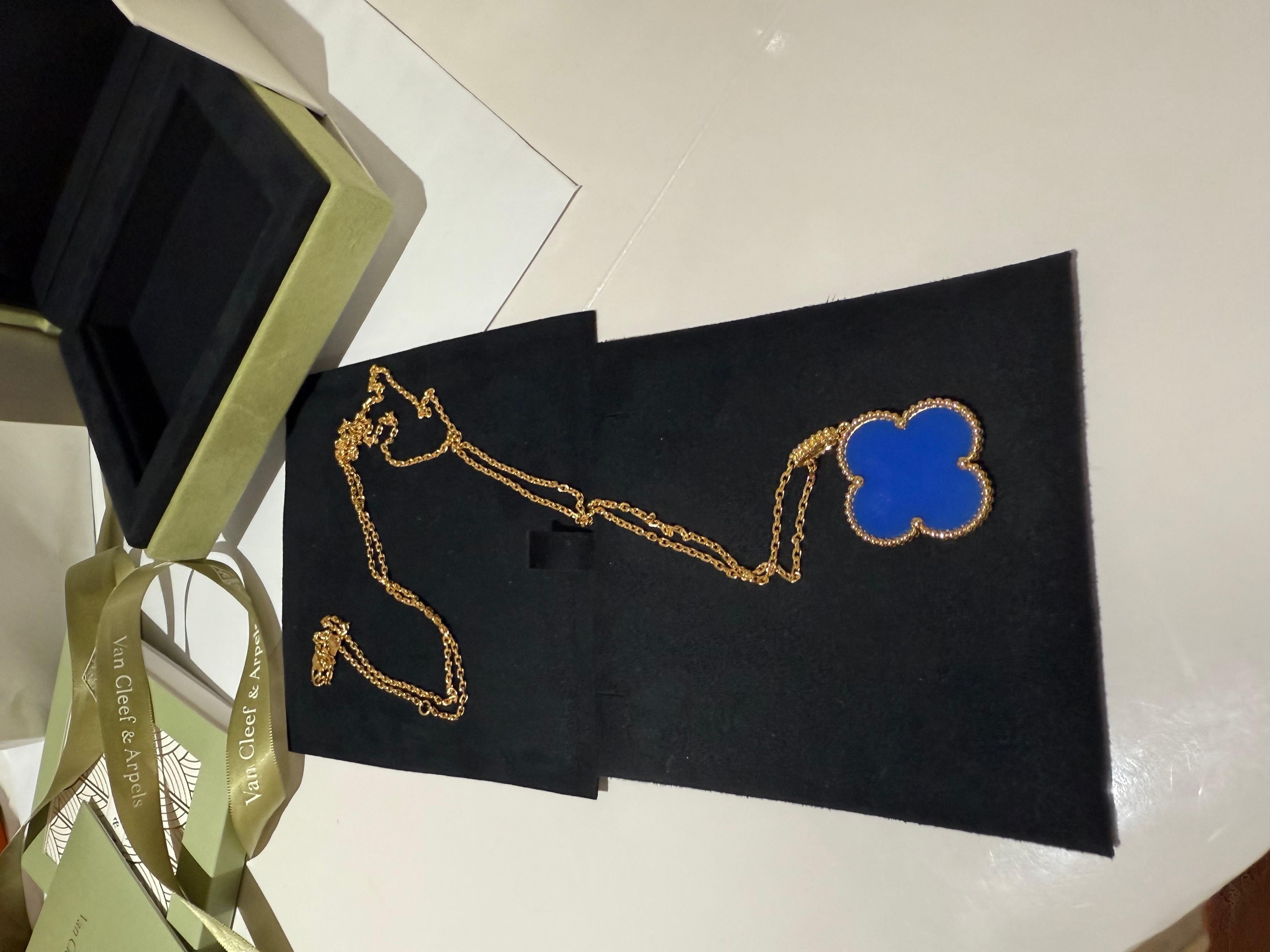 Van Cleef & Arpels Magic Alhambra Blue Agate long necklace In New Condition For Sale In London, England