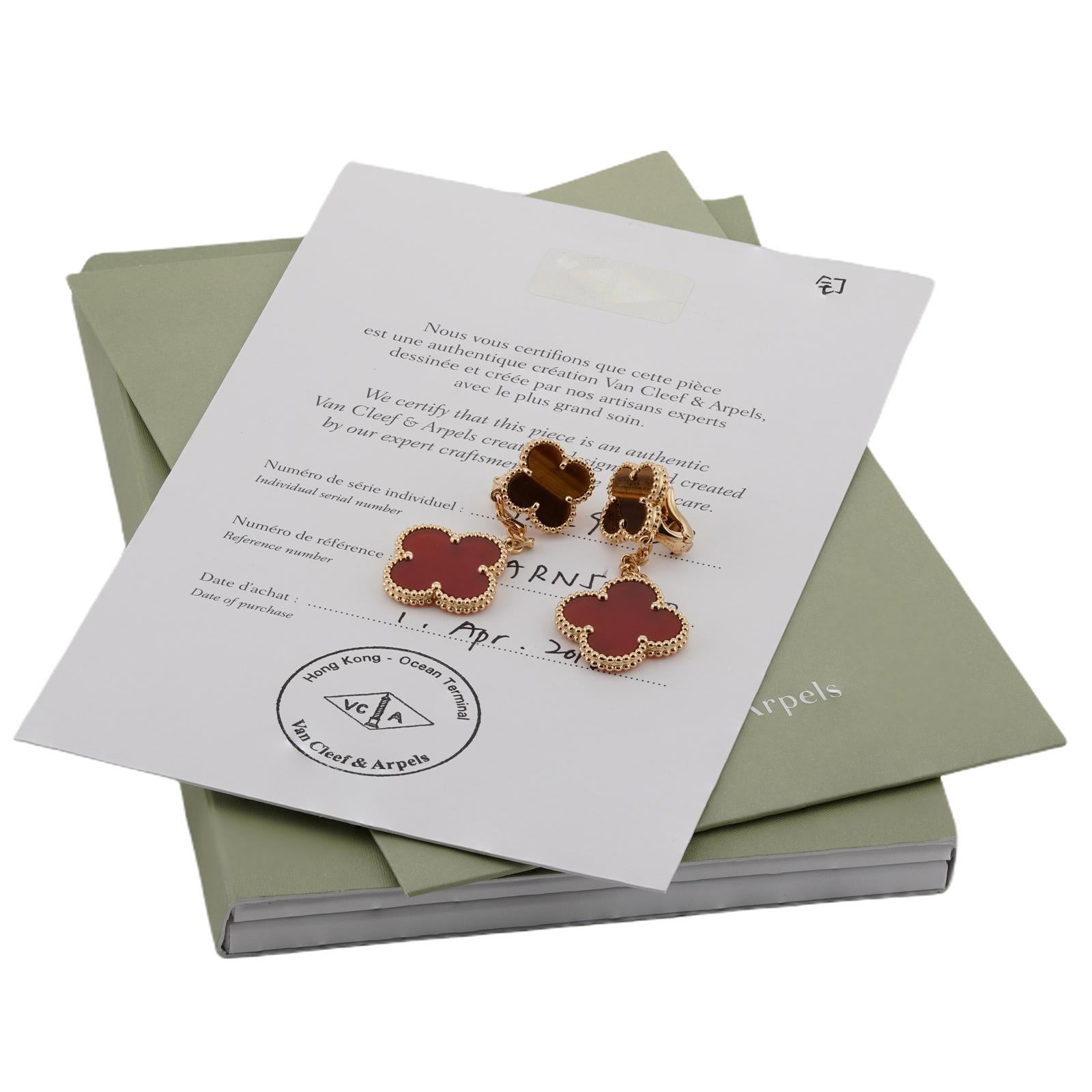 De las mujeres VAN CLEEF & ARPELS Magic Alhambra Carnelian Tiger Eye Yellow Gold Earrings en venta