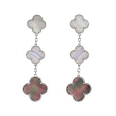 Van Cleef & Arpels Magic Alhambra Ohrringe aus Chalcedon und Perlmutt mit 3-Motiven