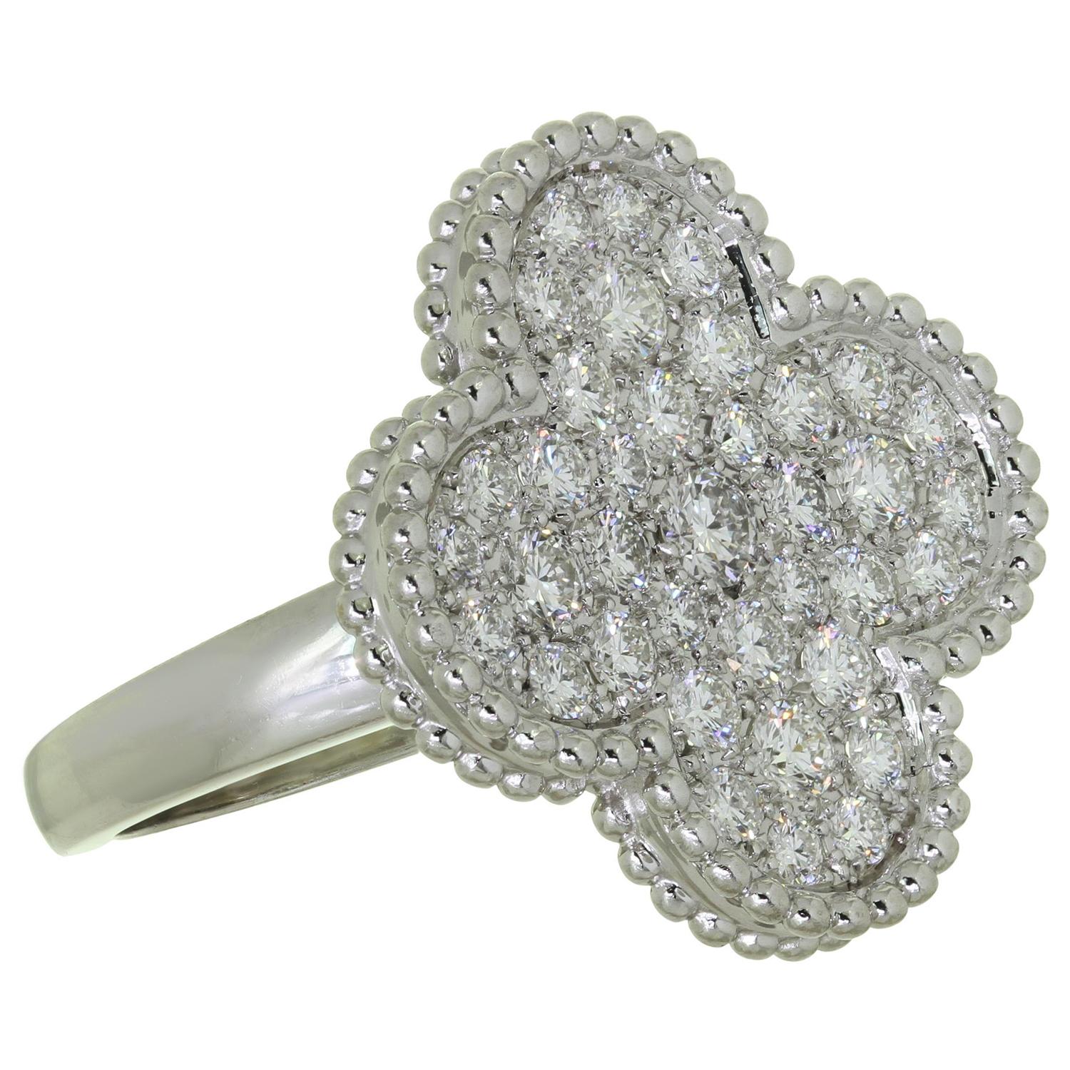 VAN CLEEF & ARPELS Magic Alhambra Diamantring aus 18 Karat Weißgold 51 2