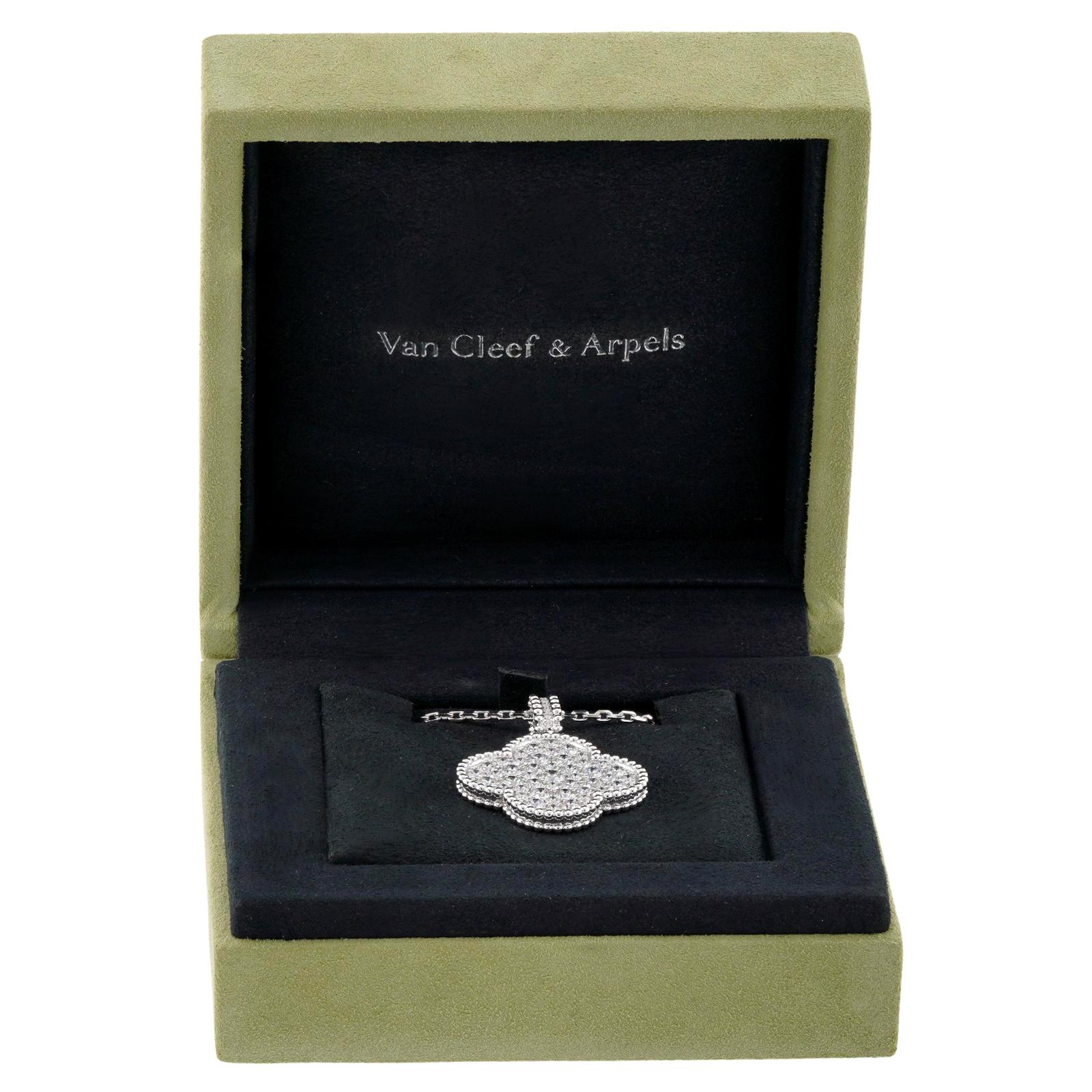 VAN CLEEF & ARPELS Magic Alhambra Lange Halskette mit Diamant-Weißgold-Anhänger, Schachtel C (Brillantschliff)