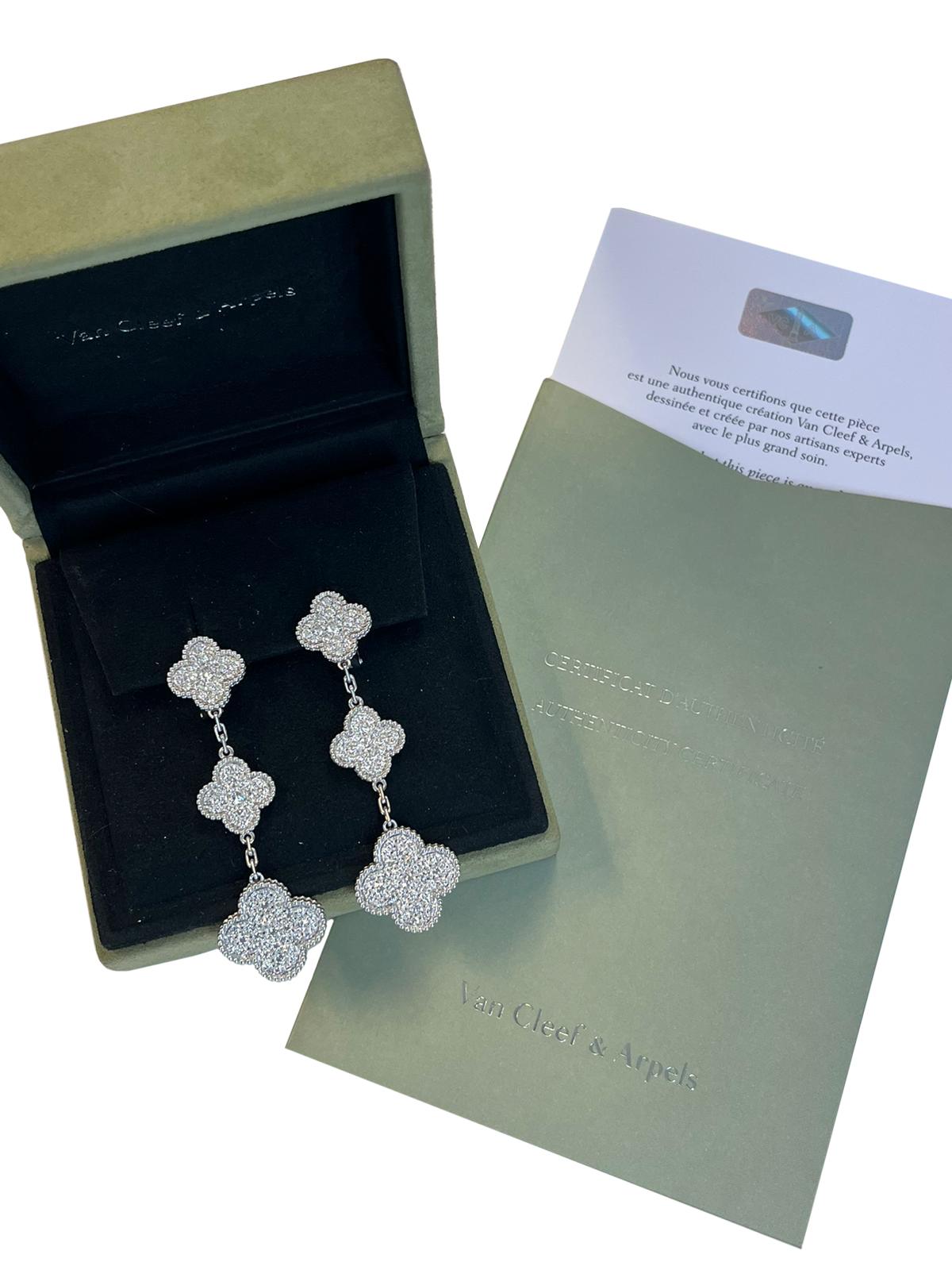Van Cleef & Arpels Magic Alhambra Ohrringe 158 Diamanten mit 3 Motiven aus 18 Karat Weißgold 2