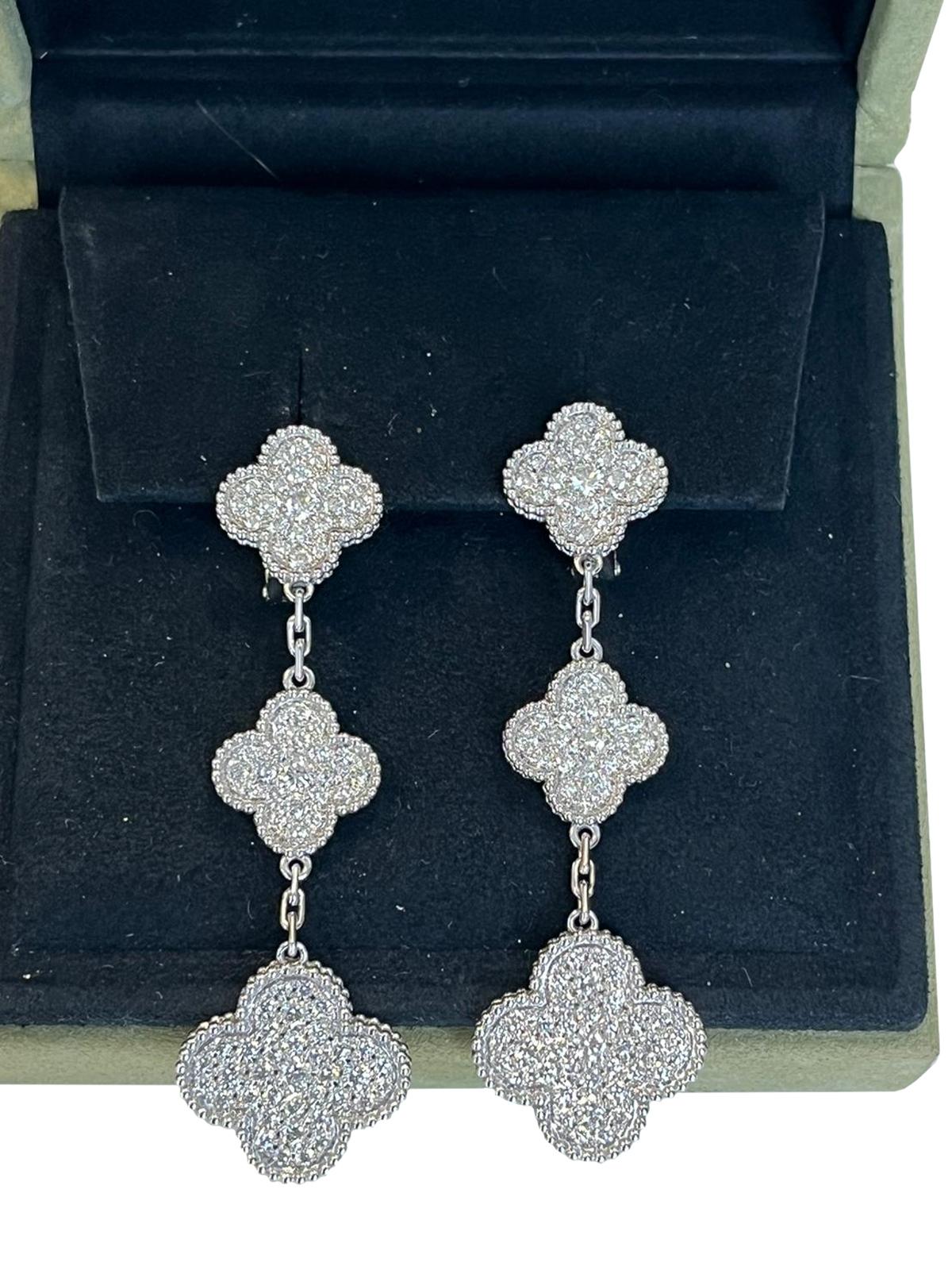 Van Cleef & Arpels Magic Alhambra Ohrringe 158 Diamanten mit 3 Motiven aus 18 Karat Weißgold 4