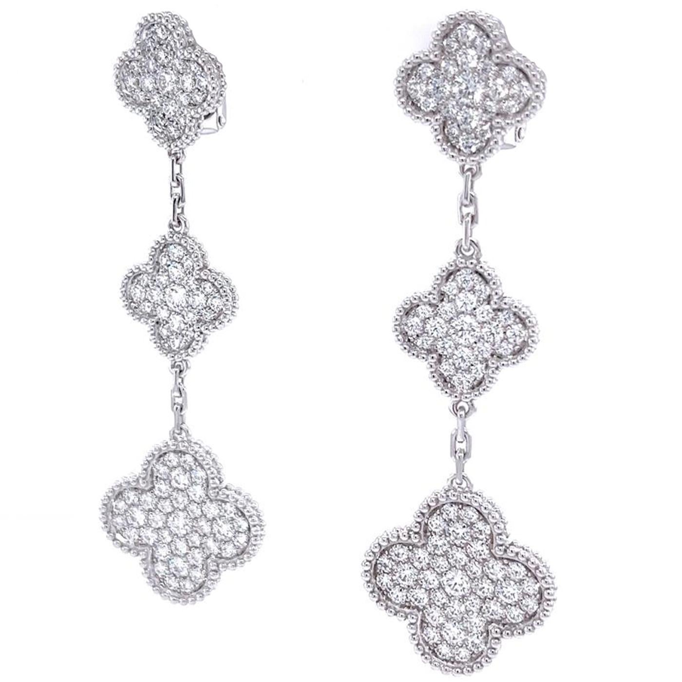 Van Cleef & Arpels Magic Alhambra Ohrringe 158 Diamanten mit 3 Motiven aus 18 Karat Weißgold (Rundschliff)