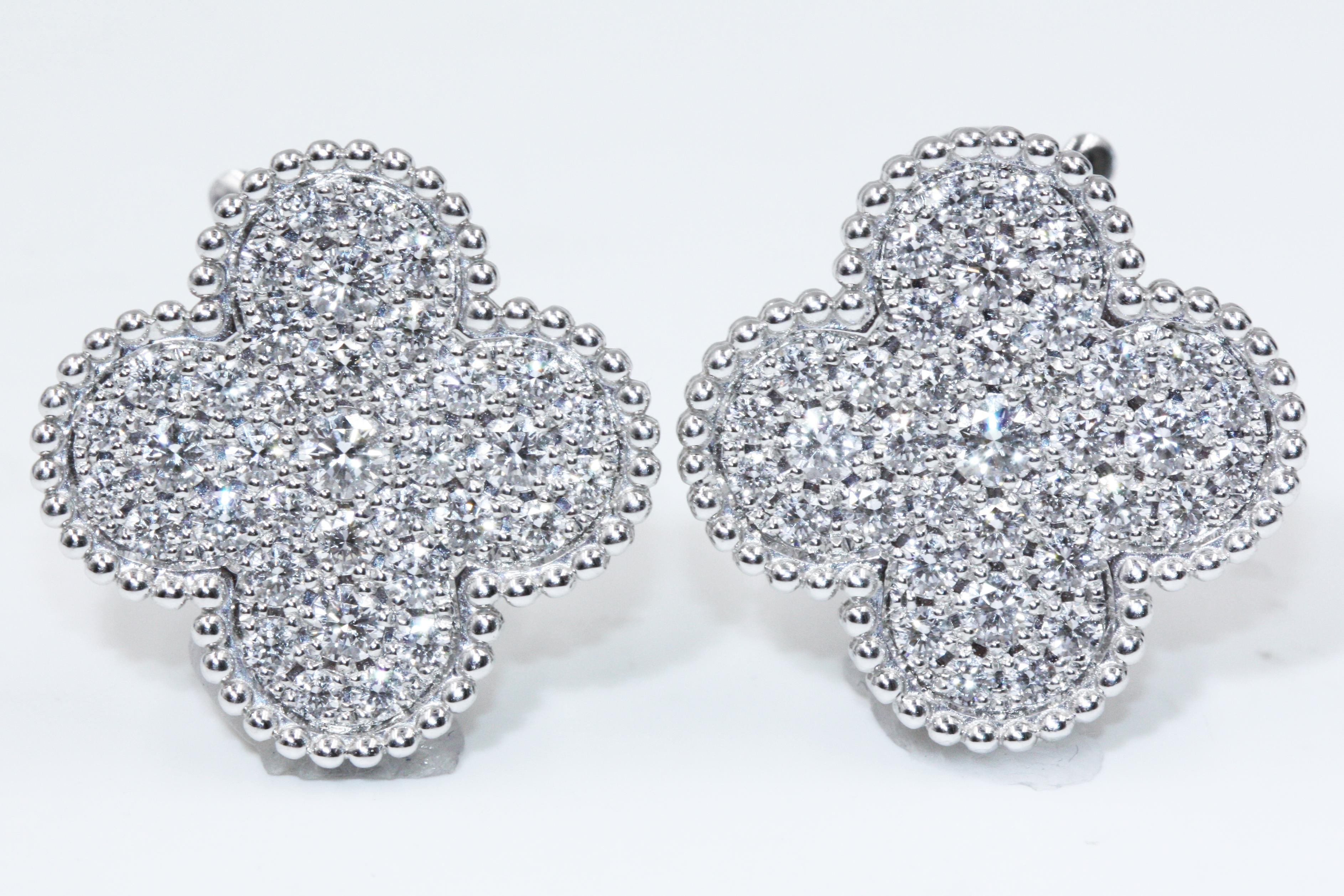 Beautiful earrings of the prestigious brand Van Cleef and Arpes, with it's white gold flower design and diamonds on it, this earrings are more than an accessory... there are a piece of Art. 

Magic Alhambra earrings, white gold, round diamonds;