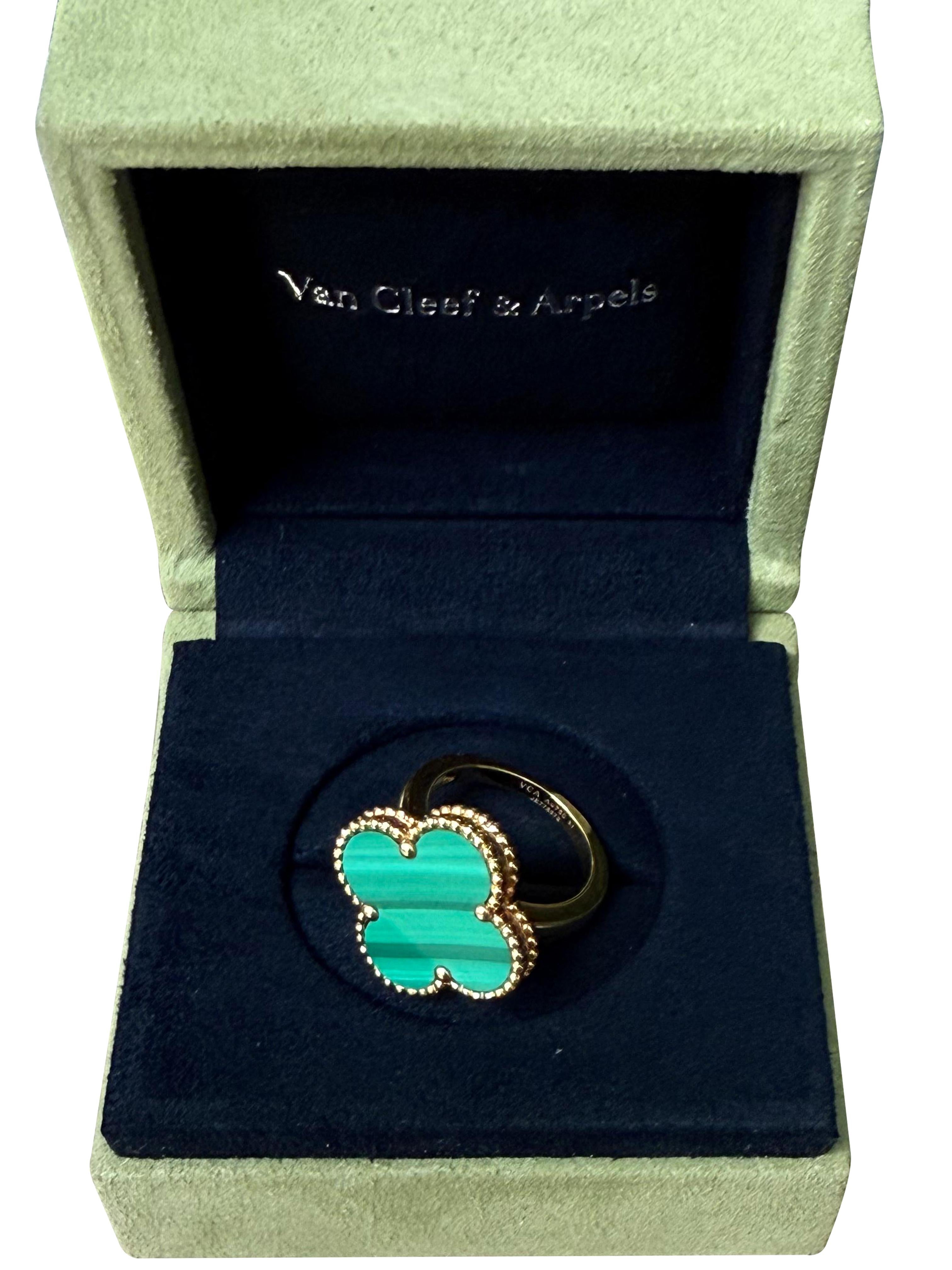 Van Cleef & Arpels Bague Magic Alhambra en malachite verte en or jaune 18 carats Pour femmes en vente