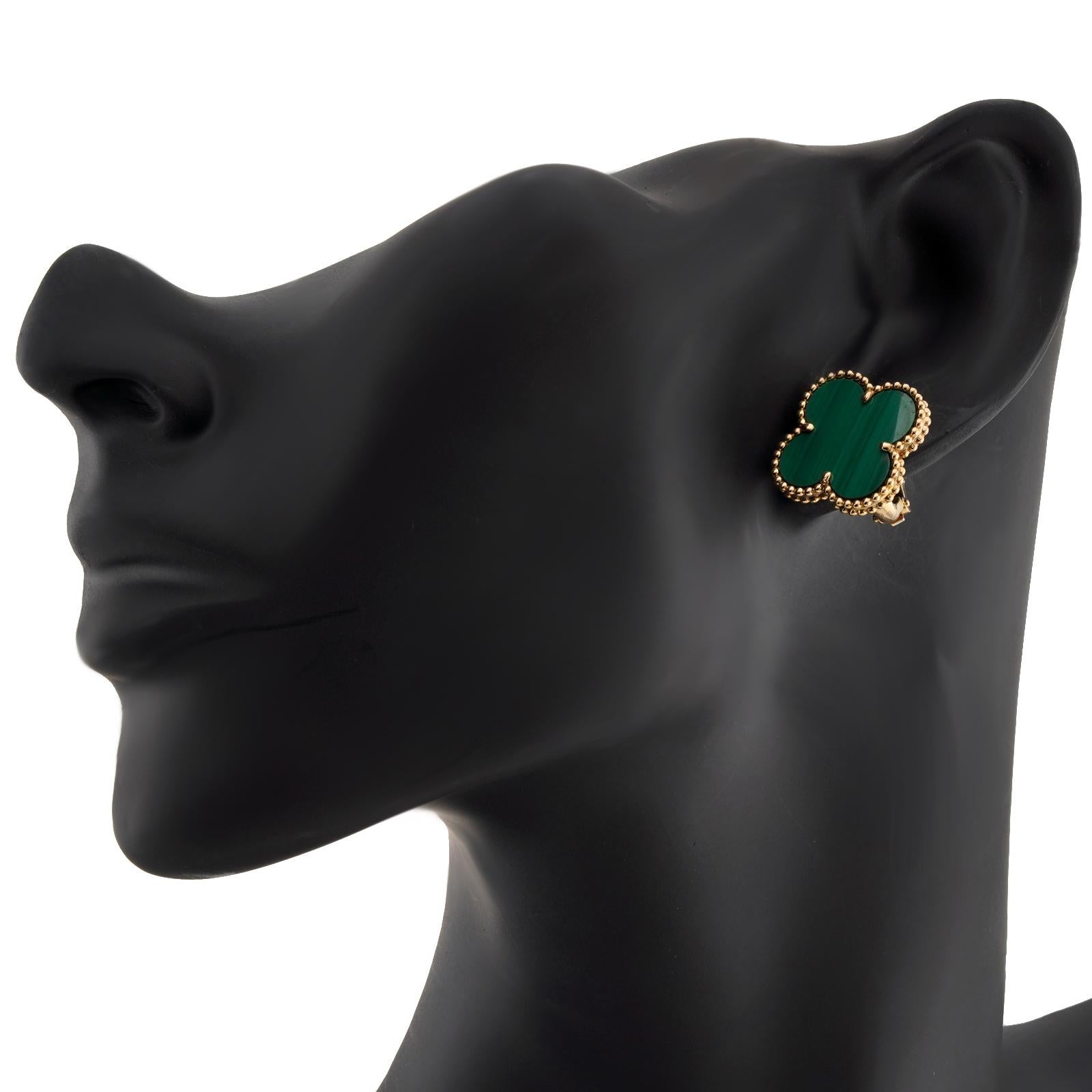 VAN CLEEF & ARPELS Magic Alhambra Green Malachite Yellow Gold Earrings In Excellent Condition In New York, NY